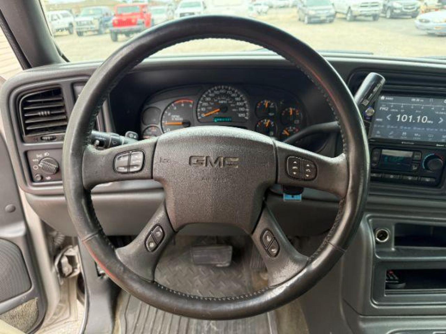 2005 Silver Birch Metallic /Dark Pewter GMC Sierra 2500HD SLT (1GTHK232X5F) with an Duramax 6.6L V-8 diesel direct injection engine, AUTOMATIC transmission, located at 1235 N Woodruff Ave., Idaho Falls, 83401, (208) 523-1053, 43.507172, -112.000488 - Photo#10