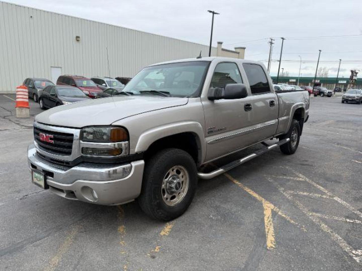 2005 Silver Birch Metallic /Dark Pewter GMC Sierra 2500HD SLT (1GTHK232X5F) with an Duramax 6.6L V-8 diesel direct injection engine, AUTOMATIC transmission, located at 1235 N Woodruff Ave., Idaho Falls, 83401, (208) 523-1053, 43.507172, -112.000488 - At Timberline Auto, finding a great deal on your next vehicle is always easy! Our experienced sales staff's goal is to help find you the right vehicle at the right price! Our knowledgeable finance department has options for almost any credit score. We offer extended service contract options to prote - Photo#0