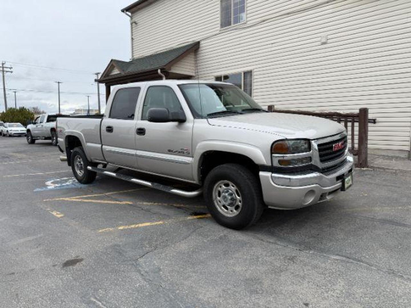 2005 Silver Birch Metallic /Dark Pewter GMC Sierra 2500HD SLT (1GTHK232X5F) with an Duramax 6.6L V-8 diesel direct injection engine, AUTOMATIC transmission, located at 1235 N Woodruff Ave., Idaho Falls, 83401, (208) 523-1053, 43.507172, -112.000488 - At Timberline Auto, finding a great deal on your next vehicle is always easy! Our experienced sales staff's goal is to help find you the right vehicle at the right price! Our knowledgeable finance department has options for almost any credit score. We offer extended service contract options to prote - Photo#5