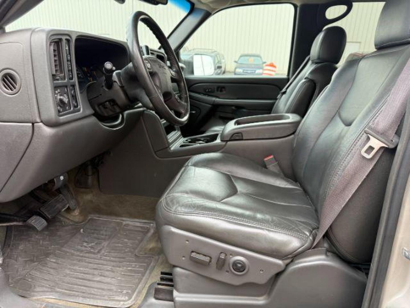 2005 Silver Birch Metallic /Dark Pewter GMC Sierra 2500HD SLT (1GTHK232X5F) with an Duramax 6.6L V-8 diesel direct injection engine, AUTOMATIC transmission, located at 1235 N Woodruff Ave., Idaho Falls, 83401, (208) 523-1053, 43.507172, -112.000488 - At Timberline Auto, finding a great deal on your next vehicle is always easy! Our experienced sales staff's goal is to help find you the right vehicle at the right price! Our knowledgeable finance department has options for almost any credit score. We offer extended service contract options to prote - Photo#7