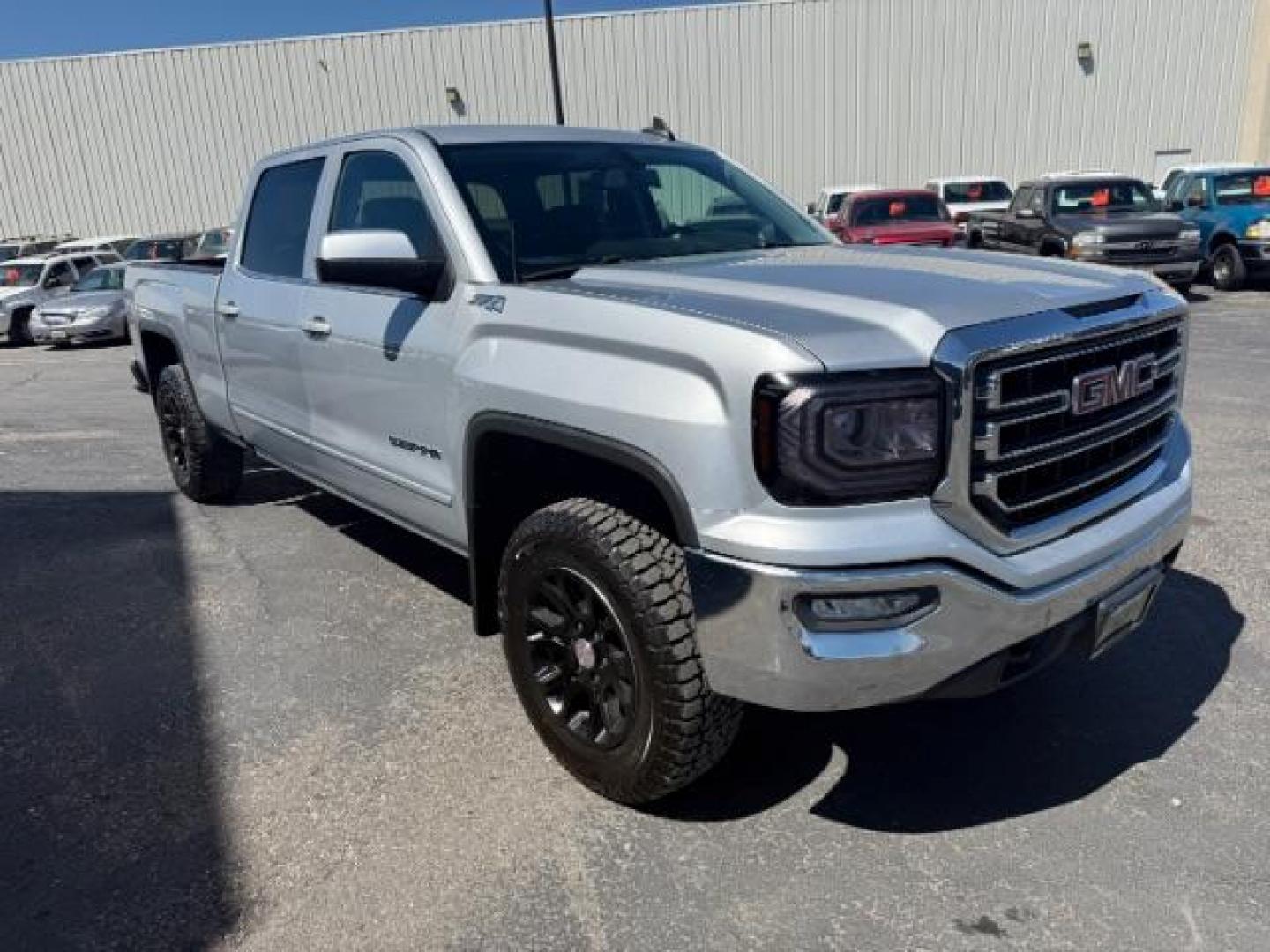 2018 Quicksilver Metallic /Jet Black GMC Sierra 1500 SLE (3GTU2MEC6JG) with an EcoTec3 4.3L V-6 gasoline direct injection engine, AUTOMATIC transmission, located at 1235 N Woodruff Ave., Idaho Falls, 83401, (208) 523-1053, 43.507172, -112.000488 - At Timberline Auto, finding a great deal on your next vehicle is always easy! Our experienced sales staff's goal is to help find you the right vehicle at the right price! Our knowledgeable finance department has options for almost any credit score. We offer extended service contract options to prote - Photo#5
