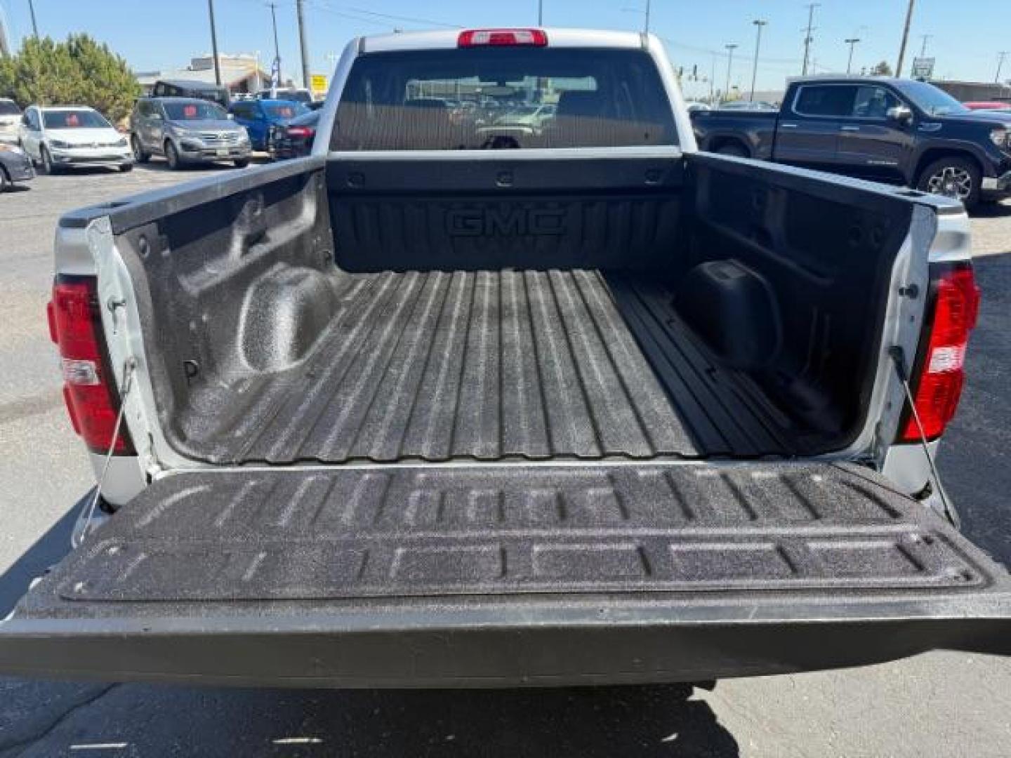 2018 Quicksilver Metallic /Jet Black GMC Sierra 1500 SLE (3GTU2MEC6JG) with an EcoTec3 4.3L V-6 gasoline direct injection engine, AUTOMATIC transmission, located at 1235 N Woodruff Ave., Idaho Falls, 83401, (208) 523-1053, 43.507172, -112.000488 - At Timberline Auto, finding a great deal on your next vehicle is always easy! Our experienced sales staff's goal is to help find you the right vehicle at the right price! Our knowledgeable finance department has options for almost any credit score. We offer extended service contract options to prote - Photo#8