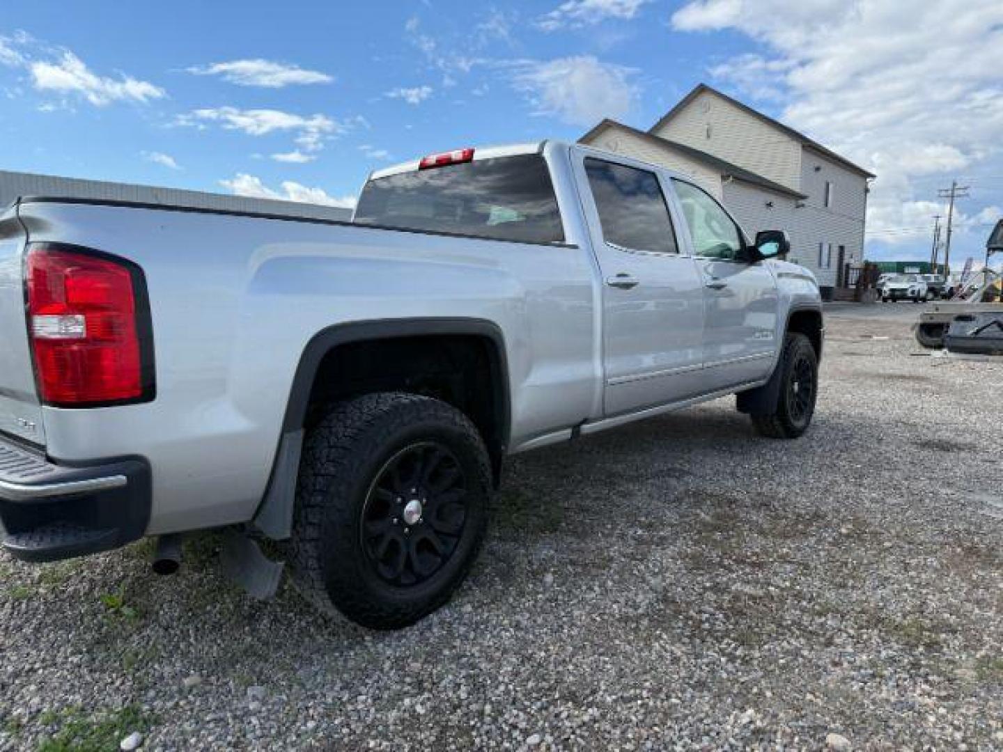 2018 Quicksilver Metallic /Jet Black GMC Sierra 1500 SLE (3GTU2MEC6JG) with an EcoTec3 4.3L V-6 gasoline direct injection engine, AUTOMATIC transmission, located at 1235 N Woodruff Ave., Idaho Falls, 83401, (208) 523-1053, 43.507172, -112.000488 - At Timberline Auto, finding a great deal on your next vehicle is always easy! Our experienced sales staff's goal is to help find you the right vehicle at the right price! Our knowledgeable finance department has options for almost any credit score. We offer extended service contract options to prote - Photo#2