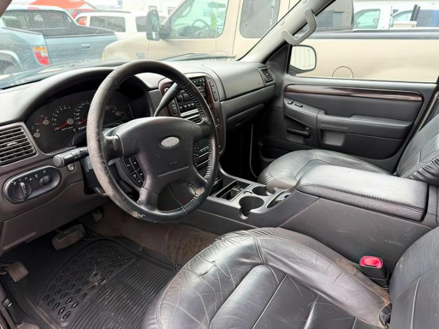 2005 BEIGE /Midnight Gray Ford Explorer (1FMZU75W85Z) with an Triton 46L V-8 regular unleaded engine, Automatic transmission, located at 1175 N Woodruff Ave, Idaho Falls, ID, 83401, 43.506901, -111.999657 - At Timberline Auto, finding a great deal on your next vehicle is always easy! Our experienced sales staff's goal is to help find you the right vehicle at the right price! Our knowledgeable finance department has options for almost any credit score. We offer extended service contract options to prote - Photo#6
