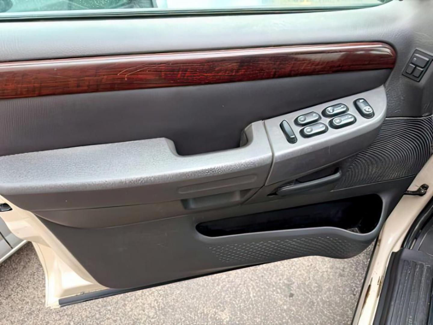 2005 BEIGE /Midnight Gray Ford Explorer (1FMZU75W85Z) with an Triton 46L V-8 regular unleaded engine, Automatic transmission, located at 1175 N Woodruff Ave, Idaho Falls, ID, 83401, 43.506901, -111.999657 - At Timberline Auto, finding a great deal on your next vehicle is always easy! Our experienced sales staff's goal is to help find you the right vehicle at the right price! Our knowledgeable finance department has options for almost any credit score. We offer extended service contract options to prote - Photo#11