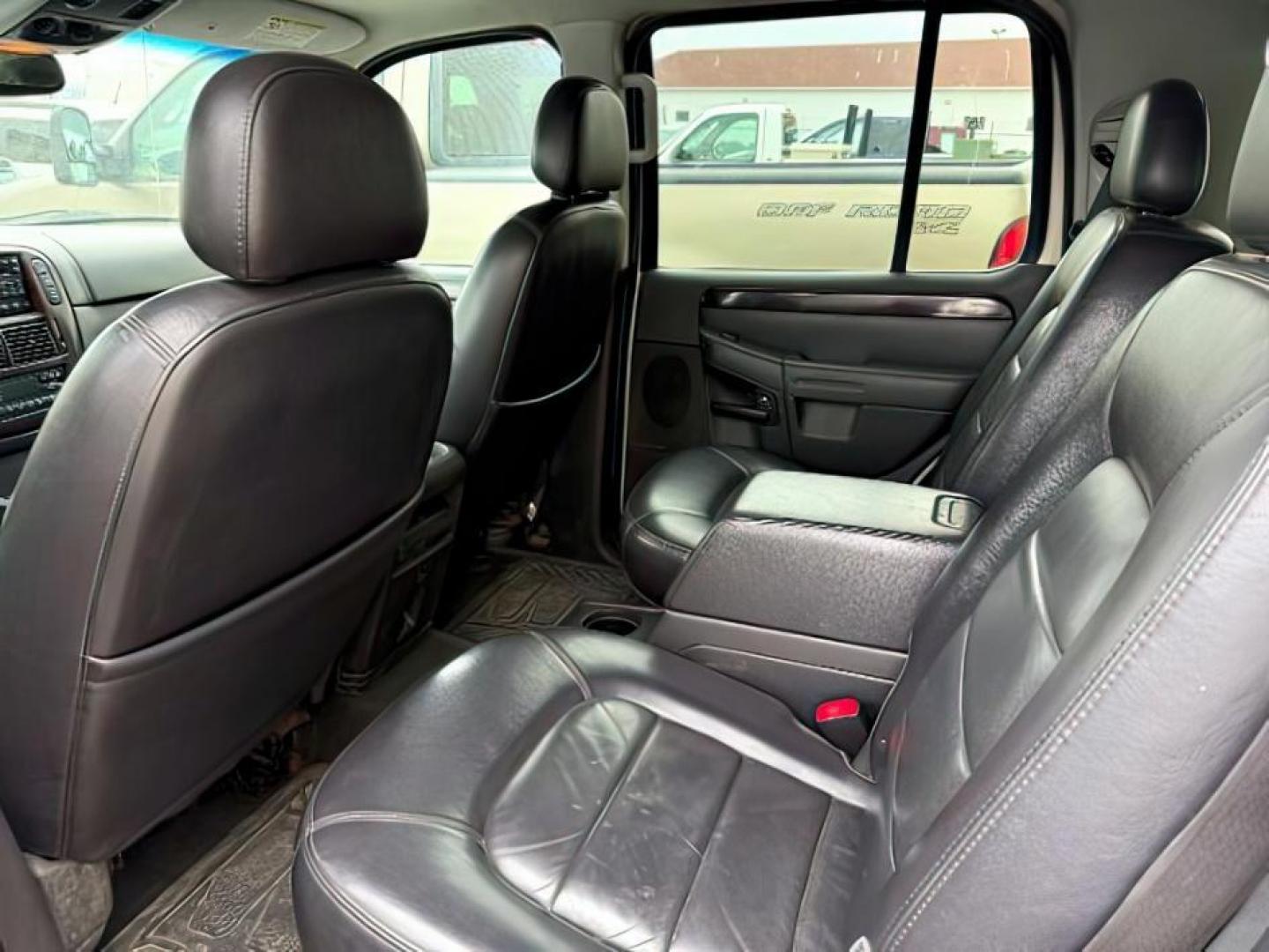 2005 BEIGE /Midnight Gray Ford Explorer (1FMZU75W85Z) with an Triton 46L V-8 regular unleaded engine, Automatic transmission, located at 1175 N Woodruff Ave, Idaho Falls, ID, 83401, 43.506901, -111.999657 - At Timberline Auto, finding a great deal on your next vehicle is always easy! Our experienced sales staff's goal is to help find you the right vehicle at the right price! Our knowledgeable finance department has options for almost any credit score. We offer extended service contract options to prote - Photo#12