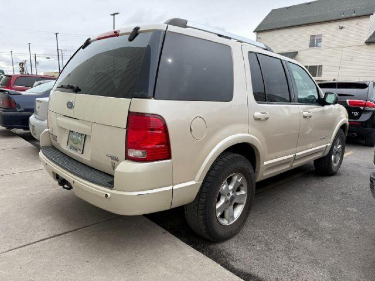 2005 BEIGE /Midnight Gray Ford Explorer Limited (1FMZU75W85Z) with an Triton 4.6L V-8 regular unleaded engine, AUTOMATIC transmission, located at 1235 N Woodruff Ave., Idaho Falls, 83401, (208) 523-1053, 43.507172, -112.000488 - Photo#2