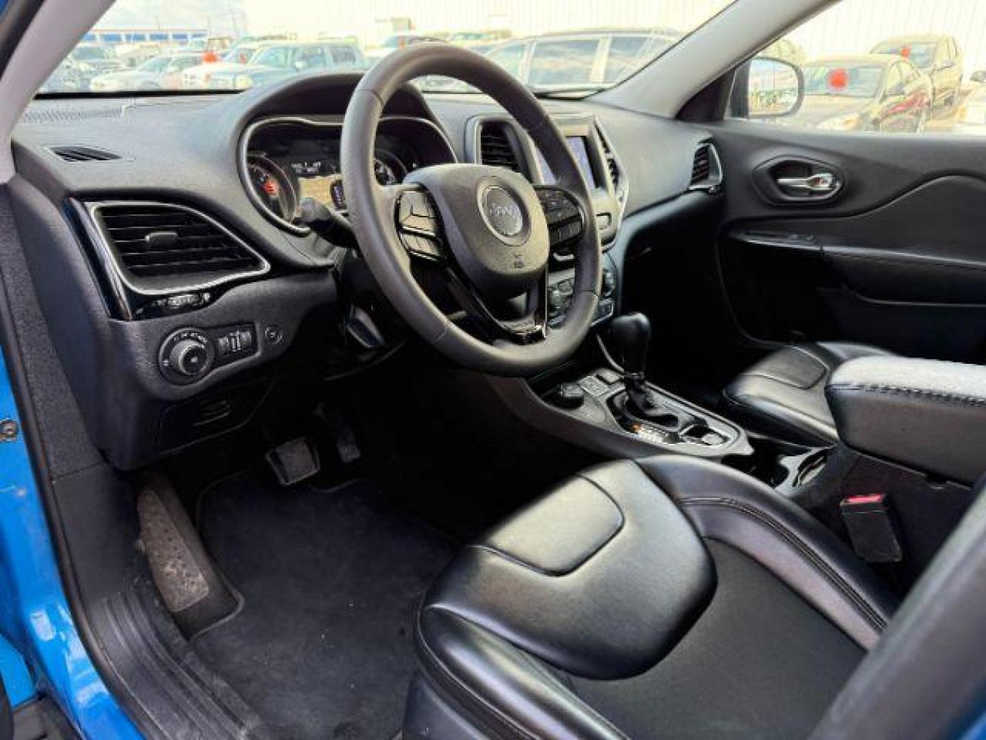 2020 Hydro Blue Pearlcoat /Black Jeep Cherokee Altitude 4X4 (1C4PJMLB9LD) with an 2L I-4 gasoline direct injection engine, AUTOMATIC transmission, located at 1235 N Woodruff Ave., Idaho Falls, 83401, (208) 523-1053, 43.507172, -112.000488 - At Timberline Auto, finding a great deal on your next vehicle is always easy! Our experienced sales staff's goal is to help find you the right vehicle at the right price! Our knowledgeable finance department has options for almost any credit score. We offer extended service contract options to prote - Photo#9