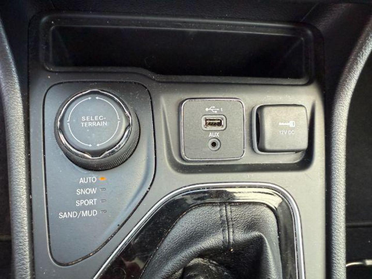 2020 Hydro Blue Pearlcoat /Black Jeep Cherokee Altitude 4X4 (1C4PJMLB9LD) with an 2L I-4 gasoline direct injection engine, AUTOMATIC transmission, located at 1235 N Woodruff Ave., Idaho Falls, 83401, (208) 523-1053, 43.507172, -112.000488 - At Timberline Auto, finding a great deal on your next vehicle is always easy! Our experienced sales staff's goal is to help find you the right vehicle at the right price! Our knowledgeable finance department has options for almost any credit score. We offer extended service contract options to prote - Photo#14