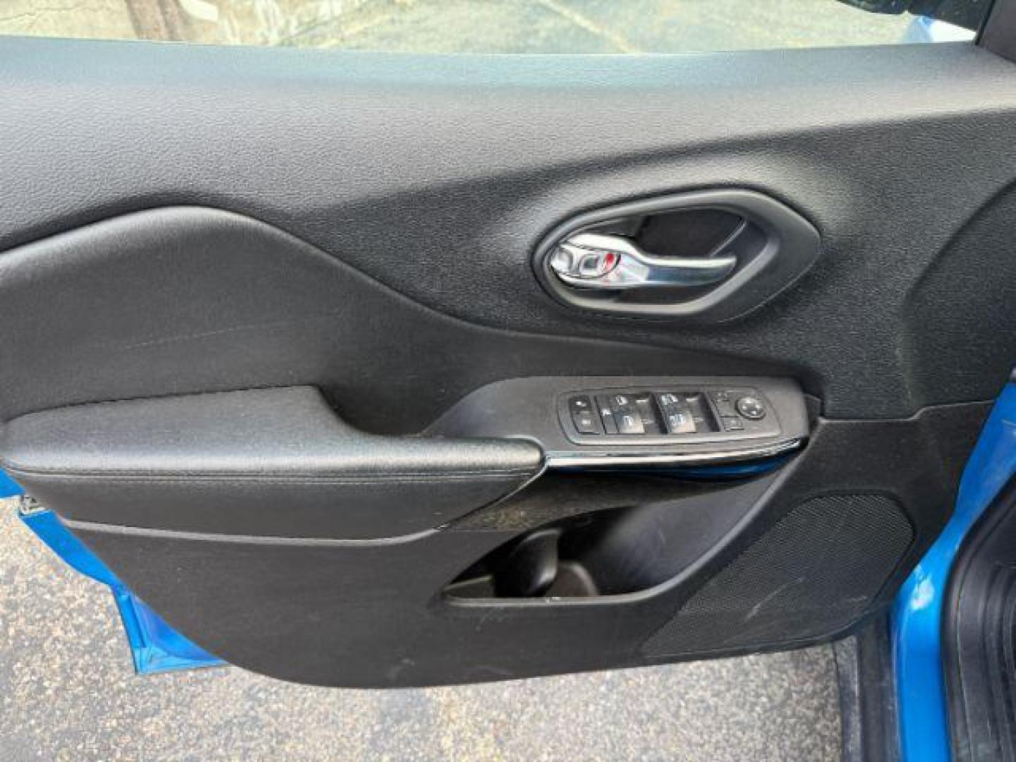 2020 Hydro Blue Pearlcoat /Black Jeep Cherokee Altitude 4X4 (1C4PJMLB9LD) with an 2L I-4 gasoline direct injection engine, AUTOMATIC transmission, located at 1235 N Woodruff Ave., Idaho Falls, 83401, (208) 523-1053, 43.507172, -112.000488 - At Timberline Auto, finding a great deal on your next vehicle is always easy! Our experienced sales staff's goal is to help find you the right vehicle at the right price! Our knowledgeable finance department has options for almost any credit score. We offer extended service contract options to prote - Photo#15