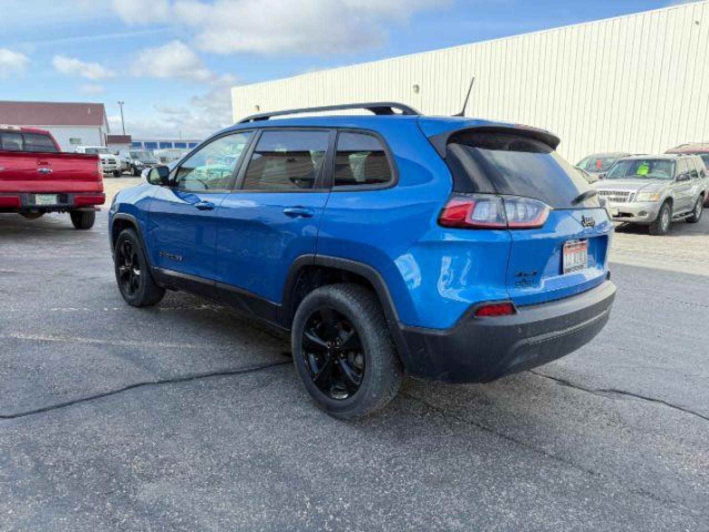 2020 Hydro Blue Pearlcoat /Black Jeep Cherokee Altitude 4X4 (1C4PJMLB9LD) with an 2L I-4 gasoline direct injection engine, AUTOMATIC transmission, located at 1235 N Woodruff Ave., Idaho Falls, 83401, (208) 523-1053, 43.507172, -112.000488 - At Timberline Auto, finding a great deal on your next vehicle is always easy! Our experienced sales staff's goal is to help find you the right vehicle at the right price! Our knowledgeable finance department has options for almost any credit score. We offer extended service contract options to prote - Photo#1