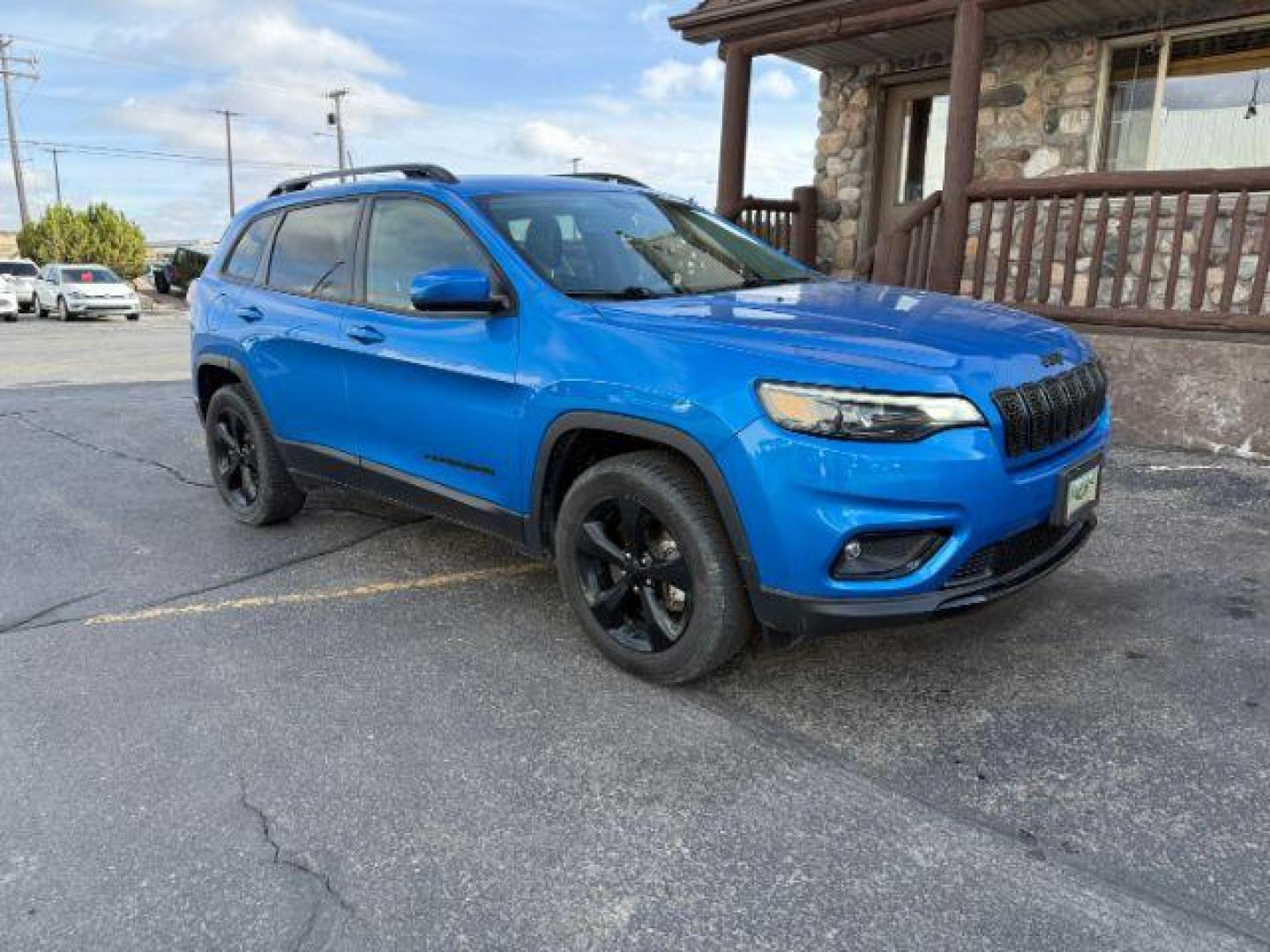 2020 Hydro Blue Pearlcoat /Black Jeep Cherokee Altitude 4X4 (1C4PJMLB9LD) with an 2L I-4 gasoline direct injection engine, AUTOMATIC transmission, located at 1235 N Woodruff Ave., Idaho Falls, 83401, (208) 523-1053, 43.507172, -112.000488 - At Timberline Auto, finding a great deal on your next vehicle is always easy! Our experienced sales staff's goal is to help find you the right vehicle at the right price! Our knowledgeable finance department has options for almost any credit score. We offer extended service contract options to prote - Photo#5