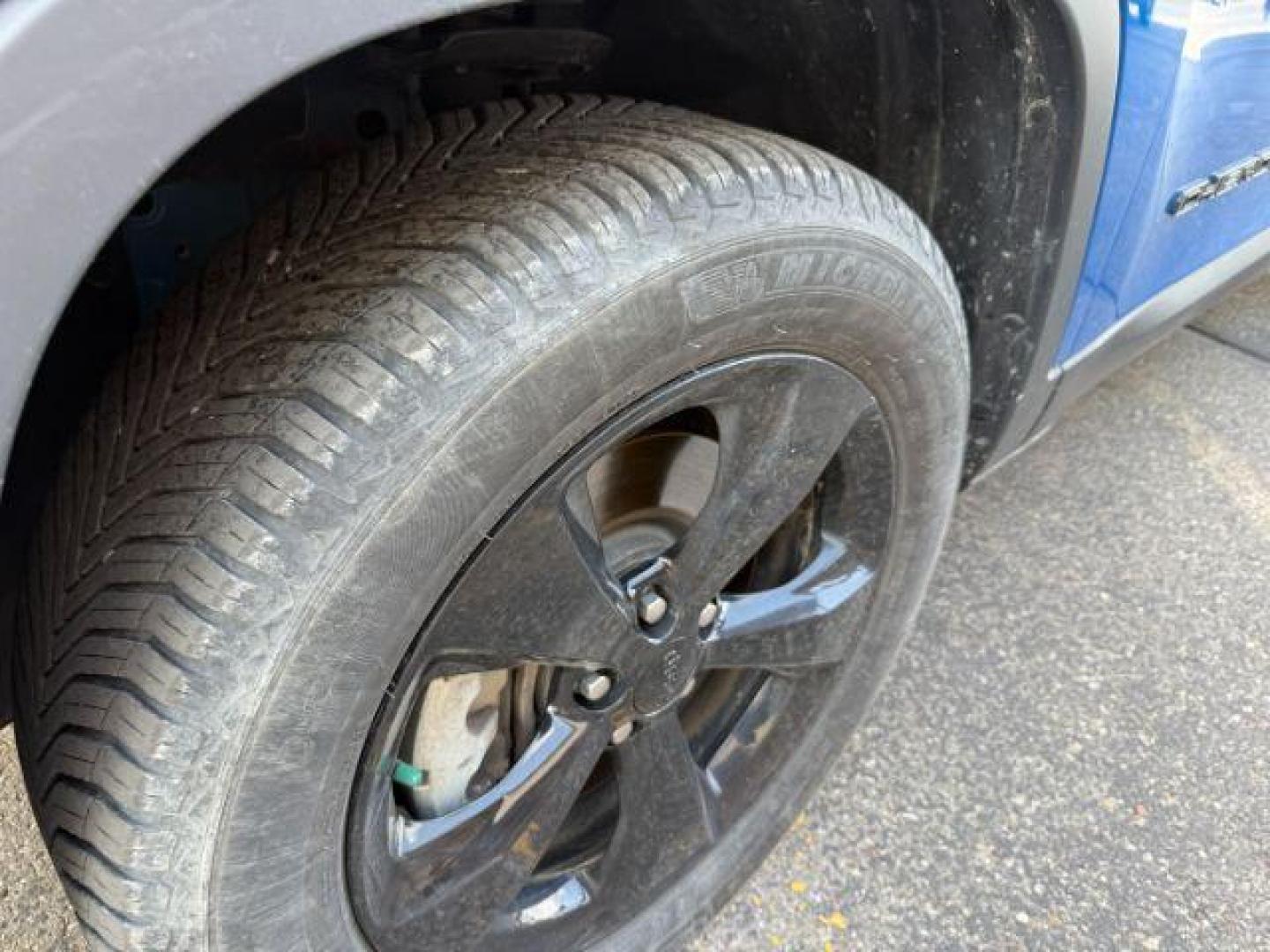 2020 Hydro Blue Pearlcoat /Black Jeep Cherokee Altitude 4X4 (1C4PJMLB9LD) with an 2L I-4 gasoline direct injection engine, AUTOMATIC transmission, located at 1235 N Woodruff Ave., Idaho Falls, 83401, (208) 523-1053, 43.507172, -112.000488 - At Timberline Auto, finding a great deal on your next vehicle is always easy! Our experienced sales staff's goal is to help find you the right vehicle at the right price! Our knowledgeable finance department has options for almost any credit score. We offer extended service contract options to prote - Photo#7