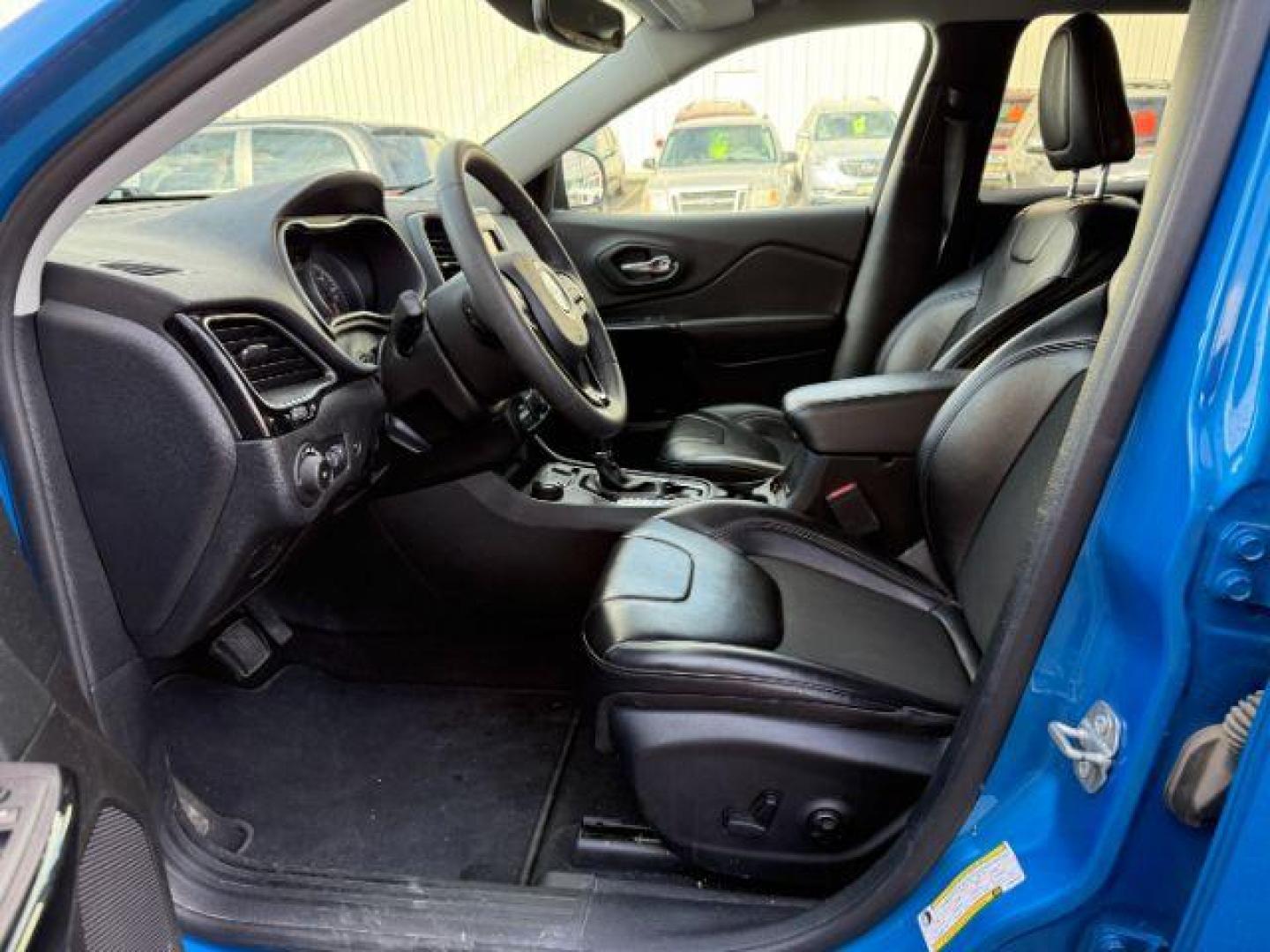 2020 Hydro Blue Pearlcoat /Black Jeep Cherokee Altitude 4X4 (1C4PJMLB9LD) with an 2L I-4 gasoline direct injection engine, AUTOMATIC transmission, located at 1235 N Woodruff Ave., Idaho Falls, 83401, (208) 523-1053, 43.507172, -112.000488 - At Timberline Auto, finding a great deal on your next vehicle is always easy! Our experienced sales staff's goal is to help find you the right vehicle at the right price! Our knowledgeable finance department has options for almost any credit score. We offer extended service contract options to prote - Photo#8