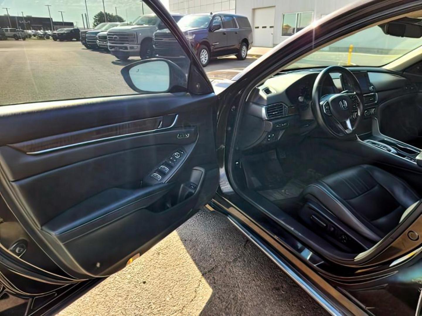 2018 BROWN /Black Honda Accord (1HGCV2F98JA) with an 2L I-4 gasoline direct injection engine, Automatic transmission, located at 1175 N Woodruff Ave, Idaho Falls, ID, 83401, 43.506901, -111.999657 - At Timberline Auto, finding a great deal on your next vehicle is always easy! Our experienced sales staff's goal is to help find you the right vehicle at the right price! Our knowledgeable finance department has options for almost any credit score. We offer extended service contract options to prote - Photo#10