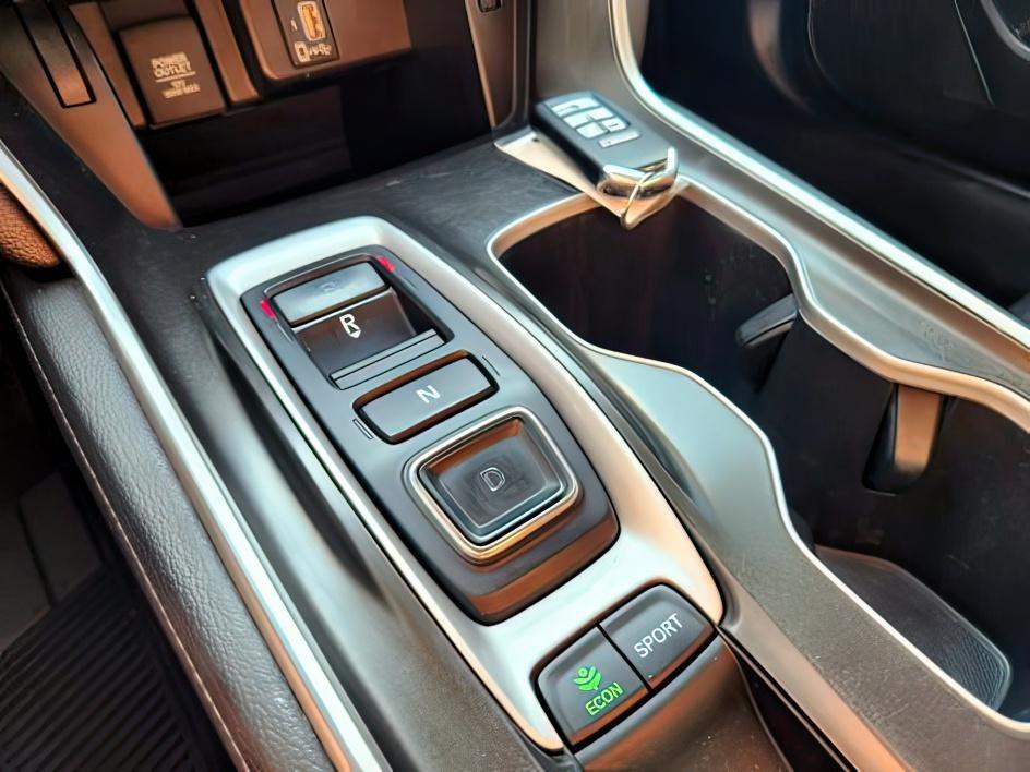 2018 Honda Accord Touring - Photo 21