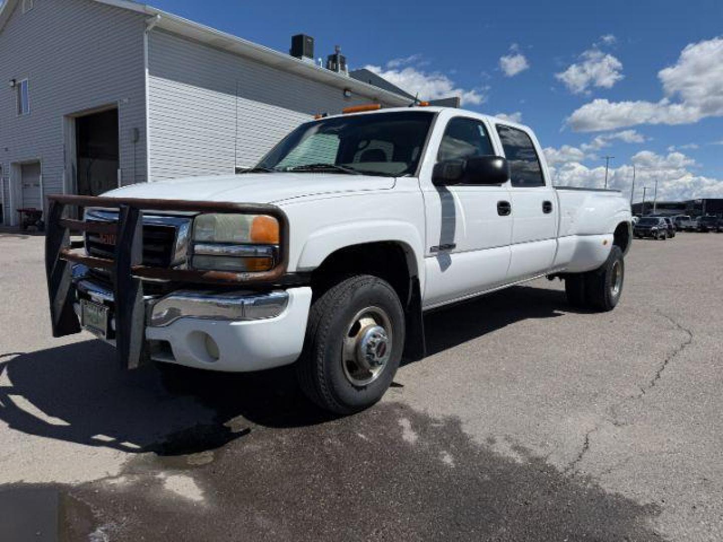 2004 Summit White /Dark Pewter GMC Sierra 3500 SLT (1GTJK33G24F) with an 8.1 engine, AUTOMATIC transmission, located at 1235 N Woodruff Ave., Idaho Falls, 83401, (208) 523-1053, 43.507172, -112.000488 - At Timberline Auto, finding a great deal on your next vehicle is always easy! Our experienced sales staff's goal is to help find you the right vehicle at the right price! Our knowledgeable finance department has options for almost any credit score. We offer extended service contract options to prote - Photo#0