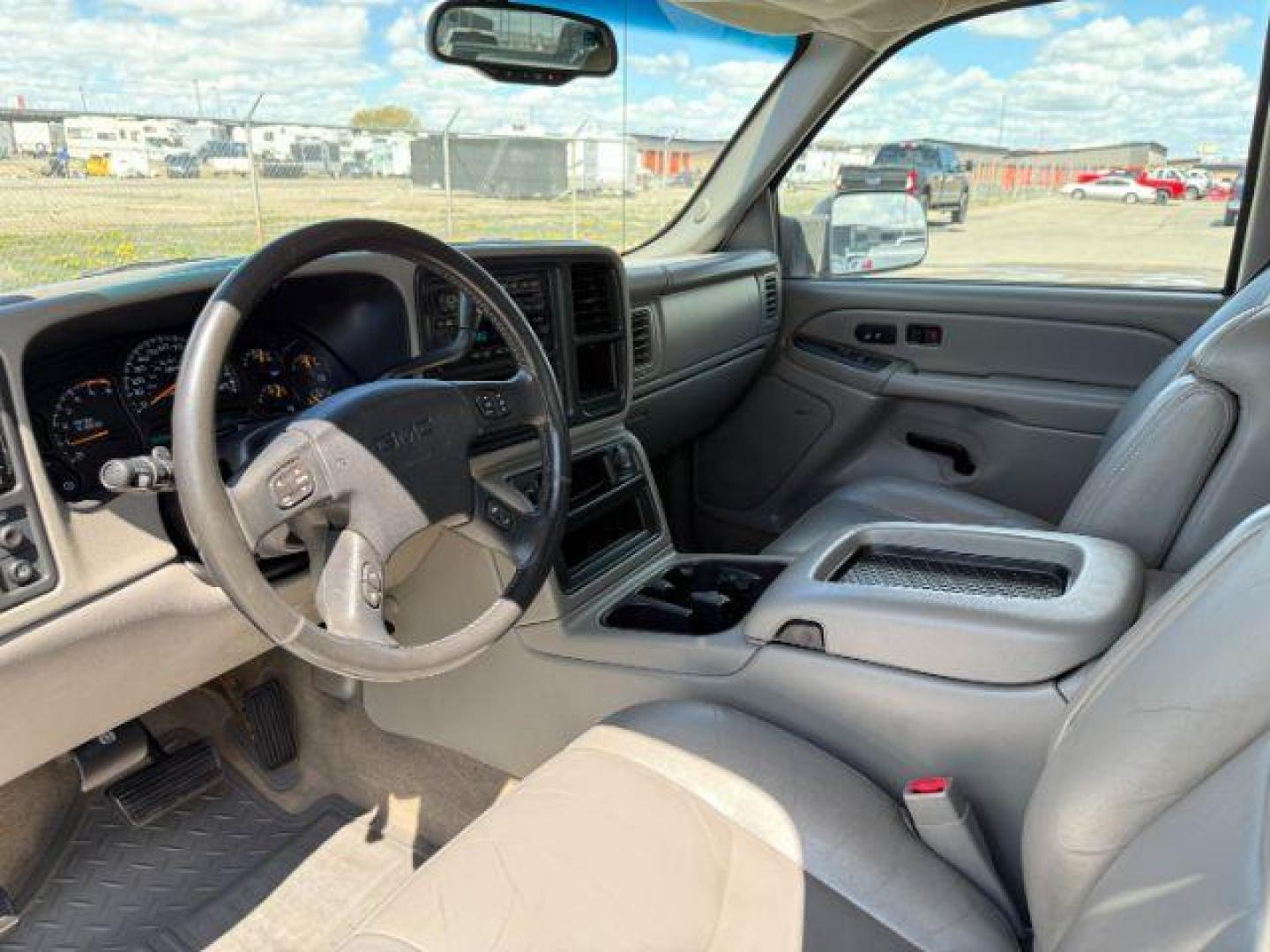 2004 Summit White /Dark Pewter GMC Sierra 3500 SLT (1GTJK33G24F) with an 8.1 engine, AUTOMATIC transmission, located at 1235 N Woodruff Ave., Idaho Falls, 83401, (208) 523-1053, 43.507172, -112.000488 - At Timberline Auto, finding a great deal on your next vehicle is always easy! Our experienced sales staff's goal is to help find you the right vehicle at the right price! Our knowledgeable finance department has options for almost any credit score. We offer extended service contract options to prote - Photo#9