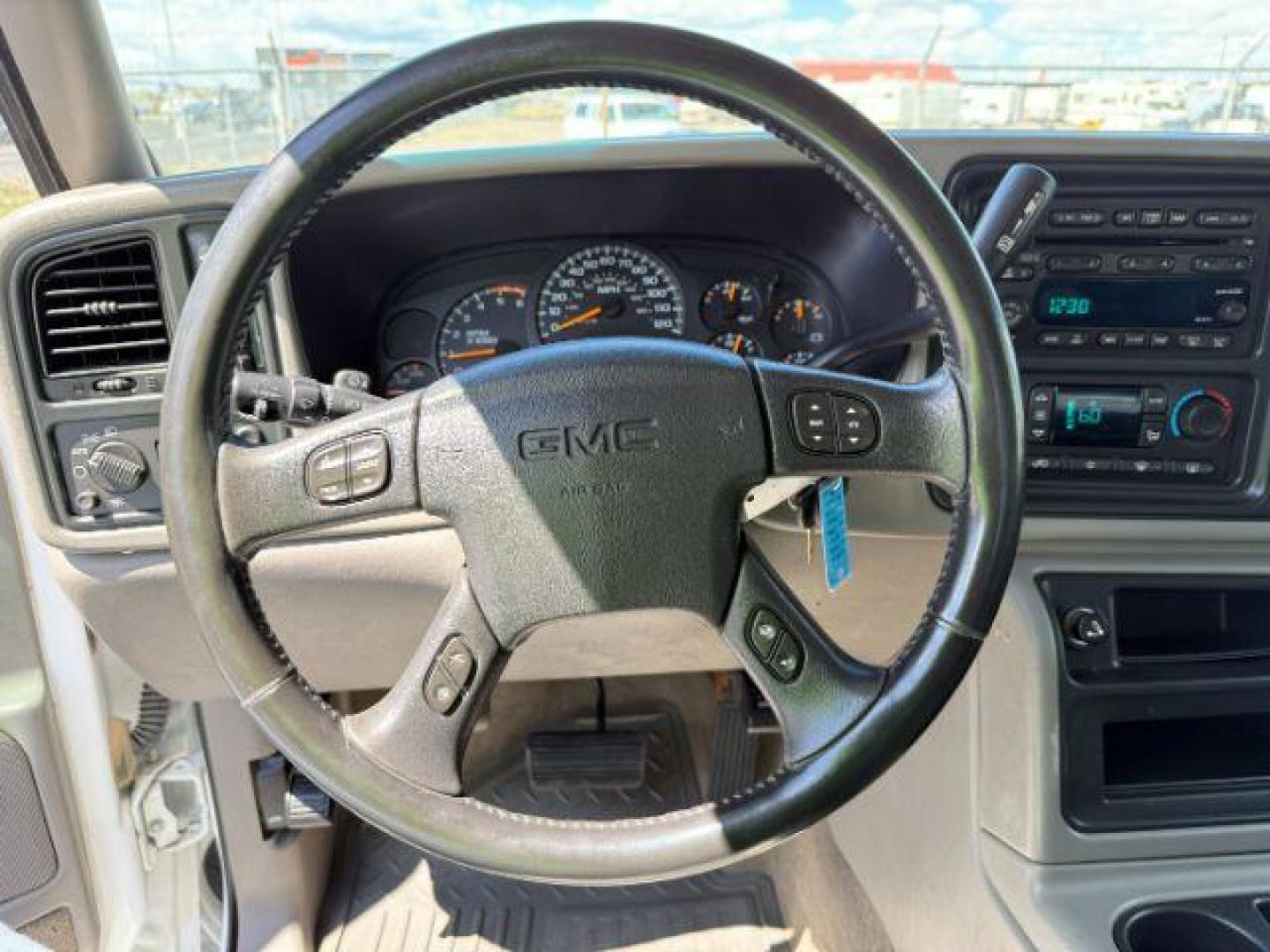 2004 Summit White /Dark Pewter GMC Sierra 3500 SLT (1GTJK33G24F) with an 8.1 engine, AUTOMATIC transmission, located at 1235 N Woodruff Ave., Idaho Falls, 83401, (208) 523-1053, 43.507172, -112.000488 - At Timberline Auto, finding a great deal on your next vehicle is always easy! Our experienced sales staff's goal is to help find you the right vehicle at the right price! Our knowledgeable finance department has options for almost any credit score. We offer extended service contract options to prote - Photo#10