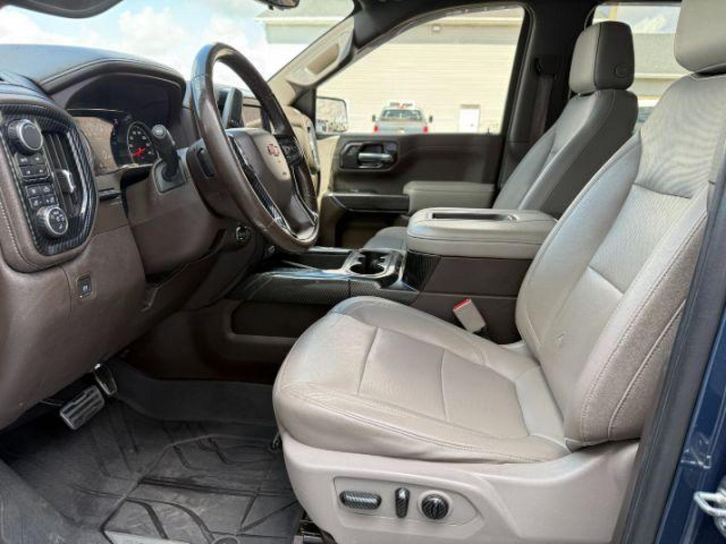 2019 Northsky Blue Metallic /Gideon/Very Dark Atmosphere Chevrolet Silverado 1500 LTZ (1GCUYGEL4KZ) with an 6.2 engine, AUTOMATIC transmission, located at 1235 N Woodruff Ave., Idaho Falls, 83401, (208) 523-1053, 43.507172, -112.000488 - At Timberline Auto, finding a great deal on your next vehicle is always easy! Our experienced sales staff's goal is to help find you the right vehicle at the right price! Our knowledgeable finance department has options for almost any credit score. We offer extended service contract options to prote - Photo#11