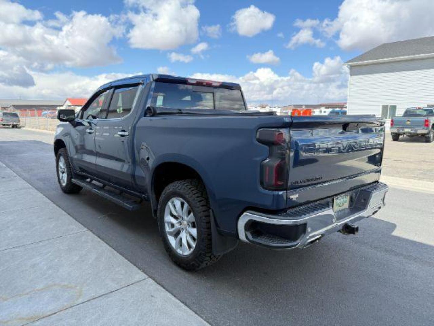 2019 Northsky Blue Metallic /Gideon/Very Dark Atmosphere Chevrolet Silverado 1500 LTZ (1GCUYGEL4KZ) with an 6.2 engine, AUTOMATIC transmission, located at 1235 N Woodruff Ave., Idaho Falls, 83401, (208) 523-1053, 43.507172, -112.000488 - At Timberline Auto, finding a great deal on your next vehicle is always easy! Our experienced sales staff's goal is to help find you the right vehicle at the right price! Our knowledgeable finance department has options for almost any credit score. We offer extended service contract options to prote - Photo#1