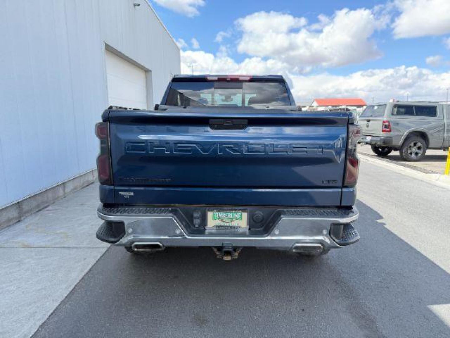2019 Northsky Blue Metallic /Gideon/Very Dark Atmosphere Chevrolet Silverado 1500 LTZ (1GCUYGEL4KZ) with an 6.2 engine, AUTOMATIC transmission, located at 1235 N Woodruff Ave., Idaho Falls, 83401, (208) 523-1053, 43.507172, -112.000488 - At Timberline Auto, finding a great deal on your next vehicle is always easy! Our experienced sales staff's goal is to help find you the right vehicle at the right price! Our knowledgeable finance department has options for almost any credit score. We offer extended service contract options to prote - Photo#2