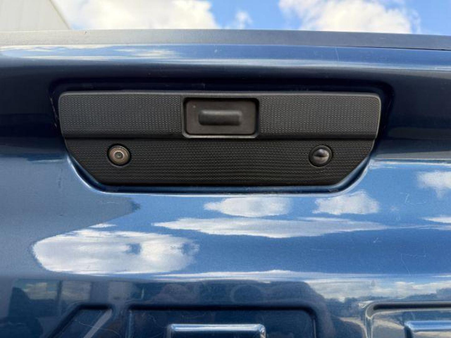 2019 Northsky Blue Metallic /Gideon/Very Dark Atmosphere Chevrolet Silverado 1500 LTZ (1GCUYGEL4KZ) with an 6.2 engine, AUTOMATIC transmission, located at 1235 N Woodruff Ave., Idaho Falls, 83401, (208) 523-1053, 43.507172, -112.000488 - At Timberline Auto, finding a great deal on your next vehicle is always easy! Our experienced sales staff's goal is to help find you the right vehicle at the right price! Our knowledgeable finance department has options for almost any credit score. We offer extended service contract options to prote - Photo#3