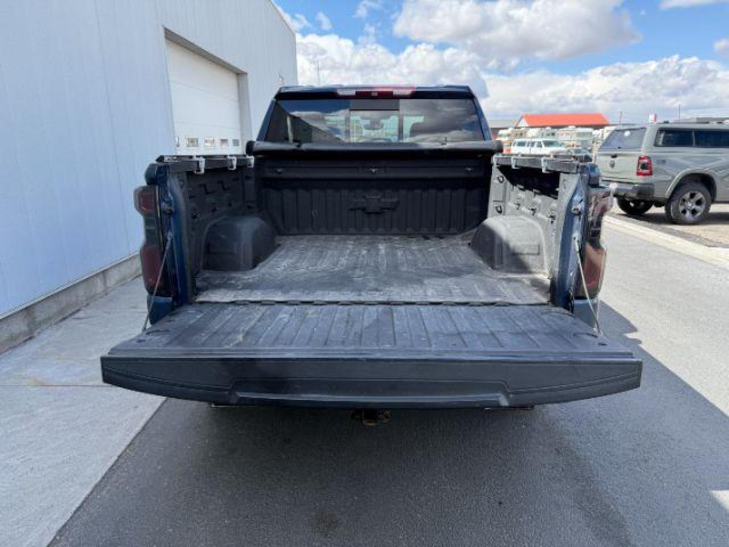 2019 Northsky Blue Metallic /Gideon/Very Dark Atmosphere Chevrolet Silverado 1500 LTZ (1GCUYGEL4KZ) with an 6.2 engine, AUTOMATIC transmission, located at 1235 N Woodruff Ave., Idaho Falls, 83401, (208) 523-1053, 43.507172, -112.000488 - At Timberline Auto, finding a great deal on your next vehicle is always easy! Our experienced sales staff's goal is to help find you the right vehicle at the right price! Our knowledgeable finance department has options for almost any credit score. We offer extended service contract options to prote - Photo#4