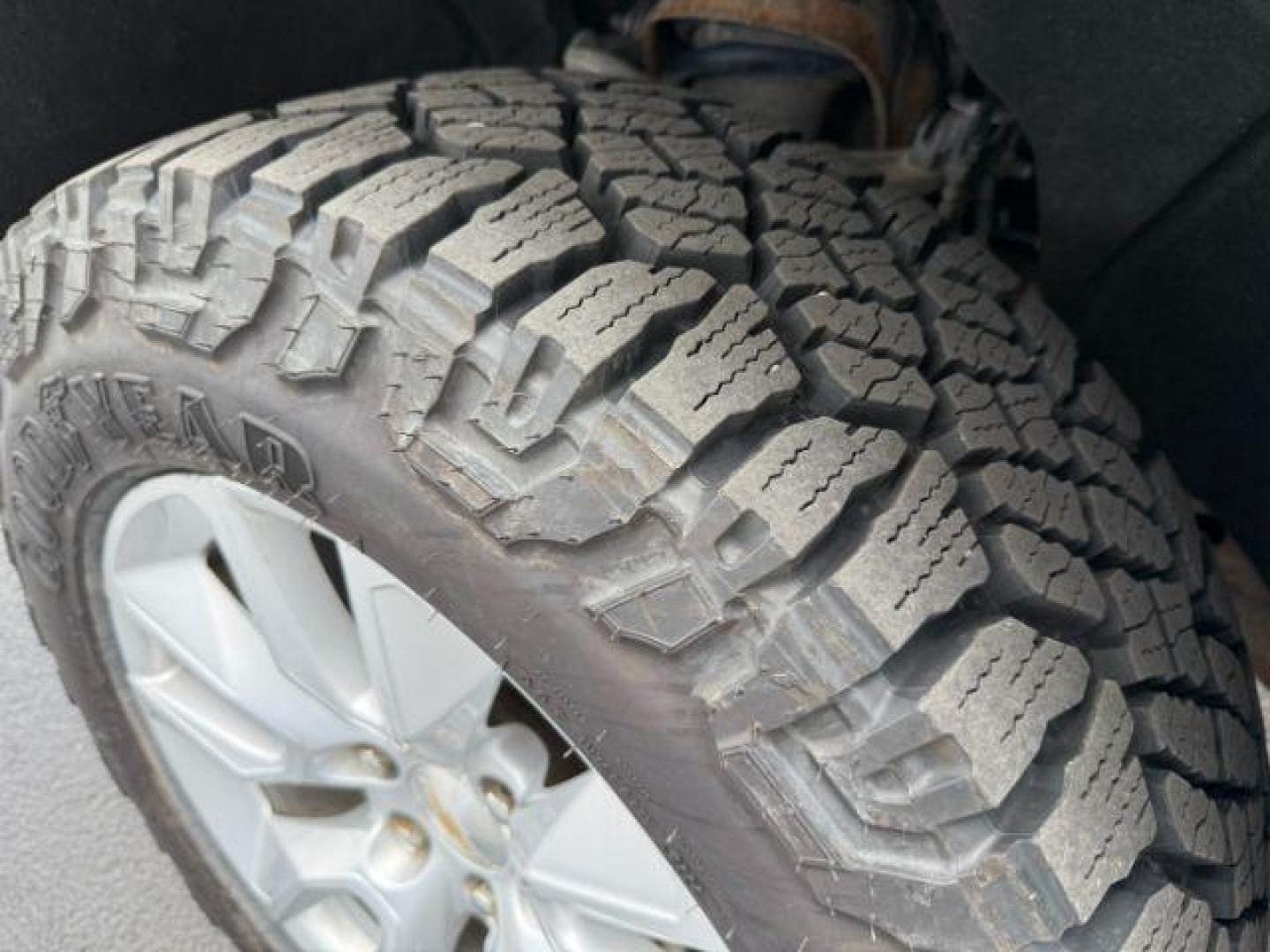 2019 Northsky Blue Metallic /Gideon/Very Dark Atmosphere Chevrolet Silverado 1500 LTZ (1GCUYGEL4KZ) with an 6.2 engine, AUTOMATIC transmission, located at 1235 N Woodruff Ave., Idaho Falls, 83401, (208) 523-1053, 43.507172, -112.000488 - At Timberline Auto, finding a great deal on your next vehicle is always easy! Our experienced sales staff's goal is to help find you the right vehicle at the right price! Our knowledgeable finance department has options for almost any credit score. We offer extended service contract options to prote - Photo#10