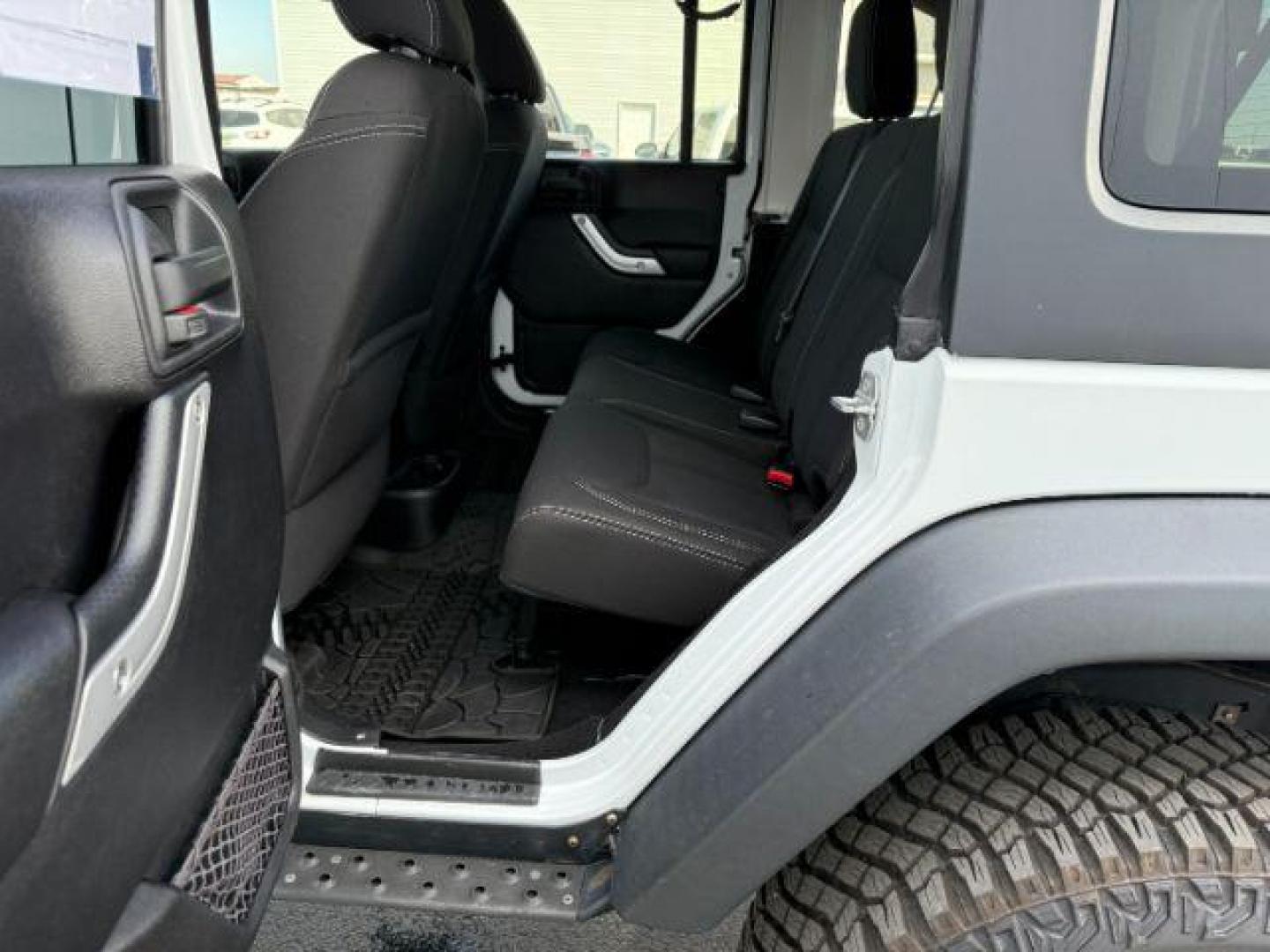 2016 Bright White Clearcoat /Black Jeep Wrangler Unlimited Rubicon (1C4BJWFG1GL) with an Pentastar 3.6L V-6 DOHC engine, AUTOMATIC transmission, located at 1235 N Woodruff Ave., Idaho Falls, 83401, (208) 523-1053, 43.507172, -112.000488 - Photo#10