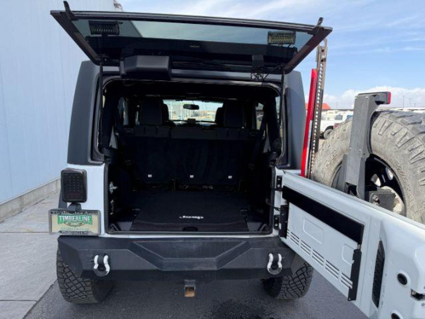 2016 Bright White Clearcoat /Black Jeep Wrangler Unlimited Rubicon (1C4BJWFG1GL) with an Pentastar 3.6L V-6 DOHC engine, AUTOMATIC transmission, located at 1235 N Woodruff Ave., Idaho Falls, 83401, (208) 523-1053, 43.507172, -112.000488 - Photo#17