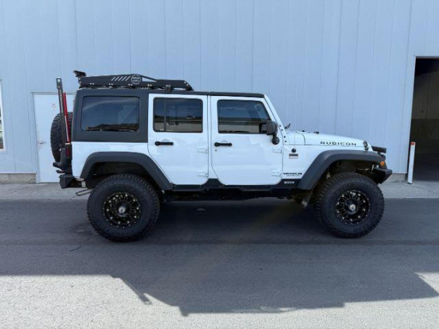 2016 Bright White Clearcoat /Black Jeep Wrangler Unlimited Rubicon (1C4BJWFG1GL) with an Pentastar 3.6L V-6 DOHC engine, AUTOMATIC transmission, located at 1235 N Woodruff Ave., Idaho Falls, 83401, (208) 523-1053, 43.507172, -112.000488 - Photo#4