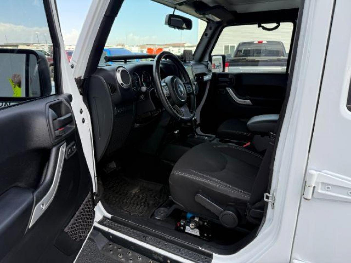 2016 Bright White Clearcoat /Black Jeep Wrangler Unlimited Rubicon (1C4BJWFG1GL) with an Pentastar 3.6L V-6 DOHC engine, AUTOMATIC transmission, located at 1235 N Woodruff Ave., Idaho Falls, 83401, (208) 523-1053, 43.507172, -112.000488 - Photo#8