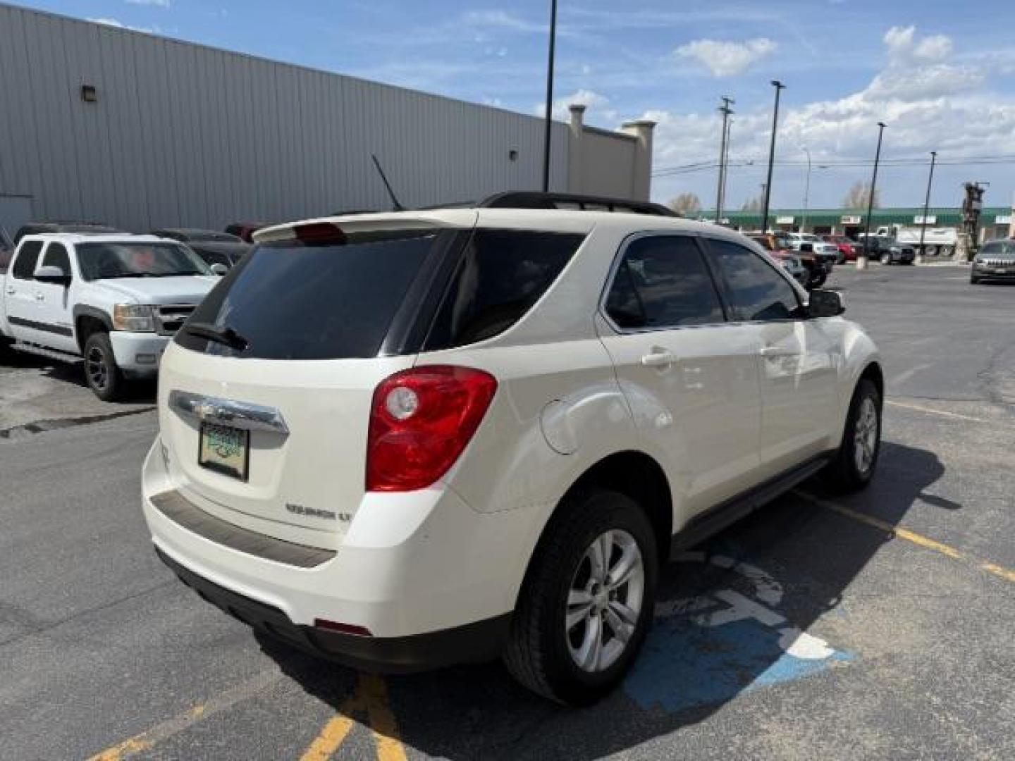 2014 Summit White /Jet Black Chevrolet Equinox 2LT (1GNFLGEK3EZ) with an 2.4L I-4 gasoline direct injection engine, AUTOMATIC transmission, located at 1235 N Woodruff Ave., Idaho Falls, 83401, (208) 523-1053, 43.507172, -112.000488 - At Timberline Auto, finding a great deal on your next vehicle is always easy! Our experienced sales staff's goal is to help find you the right vehicle at the right price! Our knowledgeable finance department has options for almost any credit score. We offer extended service contract options to prote - Photo#4