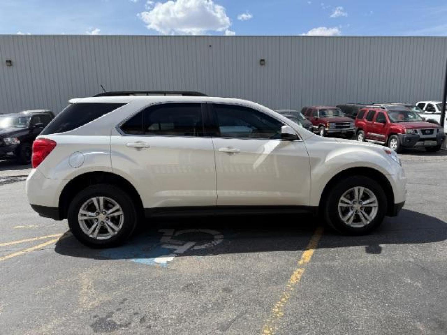 2014 Summit White /Jet Black Chevrolet Equinox 2LT (1GNFLGEK3EZ) with an 2.4L I-4 gasoline direct injection engine, AUTOMATIC transmission, located at 1235 N Woodruff Ave., Idaho Falls, 83401, (208) 523-1053, 43.507172, -112.000488 - At Timberline Auto, finding a great deal on your next vehicle is always easy! Our experienced sales staff's goal is to help find you the right vehicle at the right price! Our knowledgeable finance department has options for almost any credit score. We offer extended service contract options to prote - Photo#5
