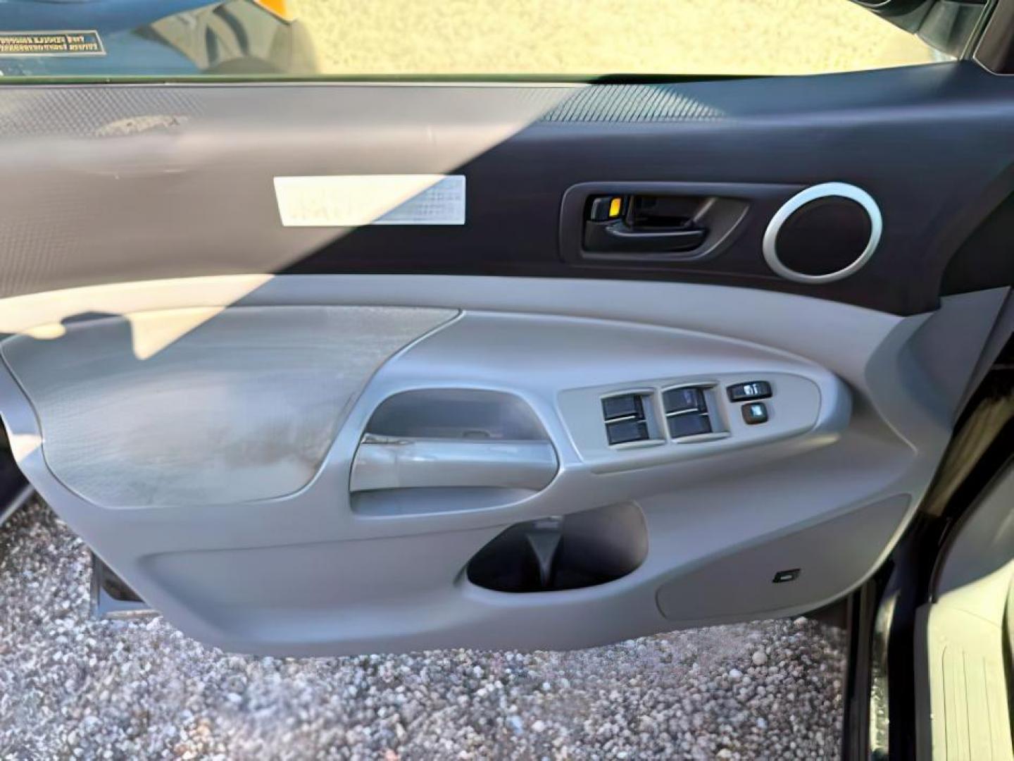 2009 BLACK /Graphite Toyota Tacoma Base V6 (3TMLU42N69M) with an 4L V-6 DOHC engine, AUTOMATIC transmission, located at 1235 N Woodruff Ave., Idaho Falls, 83401, (208) 523-1053, 43.507172, -112.000488 - At Timberline Auto, finding a great deal on your next vehicle is always easy! Our experienced sales staff's goal is to help find you the right vehicle at the right price! Our knowledgeable finance department has options for almost any credit score. We offer extended service contract options to prote - Photo#11