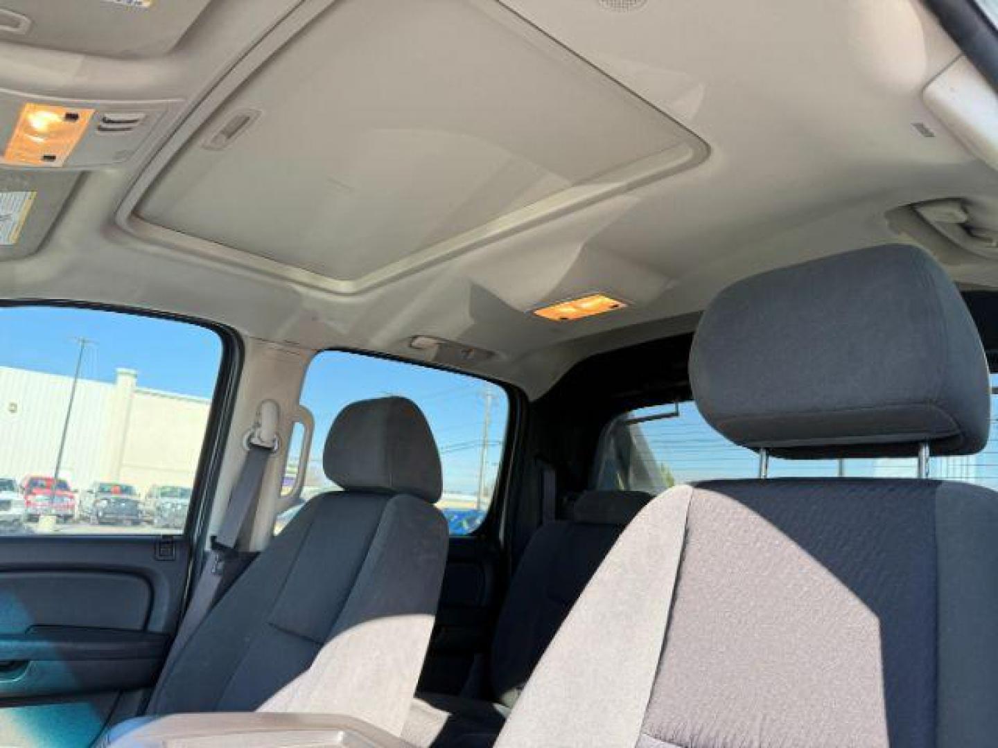 2009 SILVER /Ebony Chevrolet Avalanche 1500 LT1 (3GNFK22039G) with an 5.3 engine, AUTOMATIC transmission, located at 1235 N Woodruff Ave., Idaho Falls, 83401, (208) 523-1053, 43.507172, -112.000488 - At Timberline Auto, finding a great deal on your next vehicle is always easy! Our experienced sales staff's goal is to help find you the right vehicle at the right price! Our knowledgeable finance department has options for almost any credit score. We offer extended service contract options to prote - Photo#14