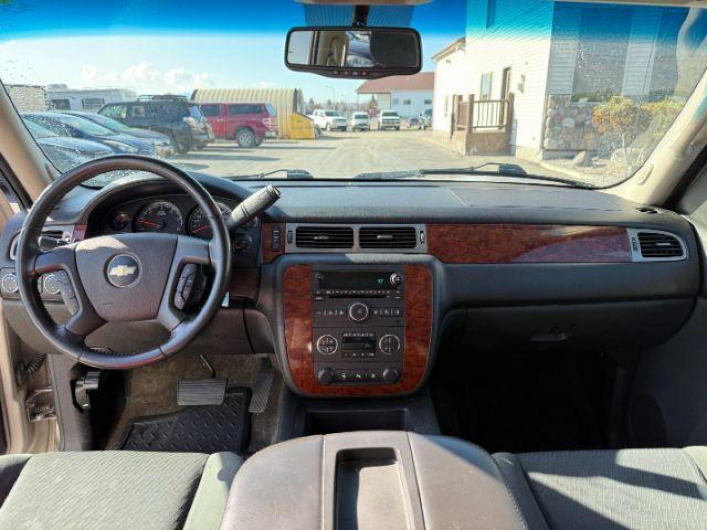 2009 SILVER /Ebony Chevrolet Avalanche 1500 LT1 (3GNFK22039G) with an 5.3 engine, AUTOMATIC transmission, located at 1235 N Woodruff Ave., Idaho Falls, 83401, (208) 523-1053, 43.507172, -112.000488 - At Timberline Auto, finding a great deal on your next vehicle is always easy! Our experienced sales staff's goal is to help find you the right vehicle at the right price! Our knowledgeable finance department has options for almost any credit score. We offer extended service contract options to prote - Photo#16