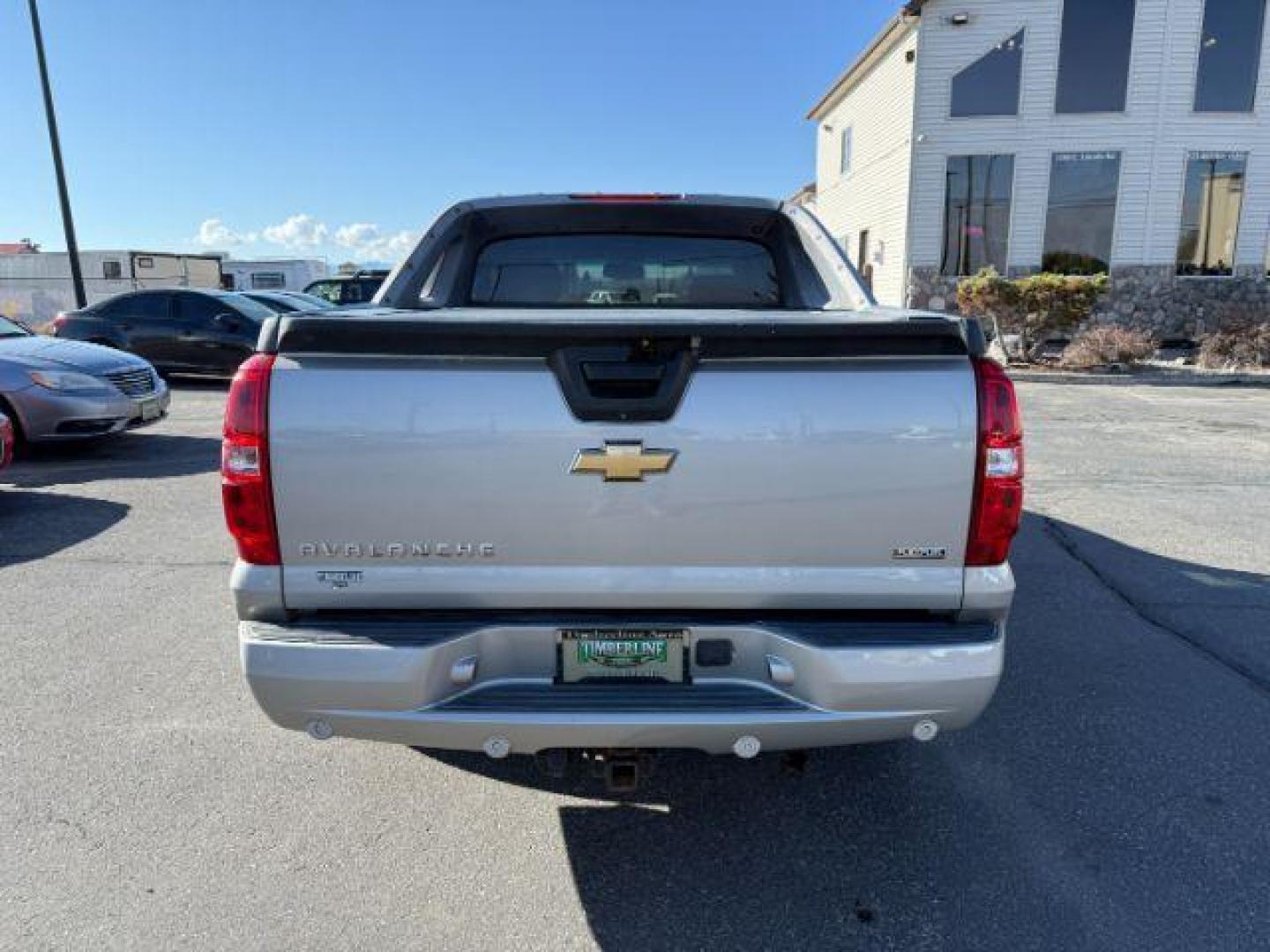 2009 SILVER /Ebony Chevrolet Avalanche 1500 LT1 (3GNFK22039G) with an 5.3 engine, AUTOMATIC transmission, located at 1235 N Woodruff Ave., Idaho Falls, 83401, (208) 523-1053, 43.507172, -112.000488 - At Timberline Auto, finding a great deal on your next vehicle is always easy! Our experienced sales staff's goal is to help find you the right vehicle at the right price! Our knowledgeable finance department has options for almost any credit score. We offer extended service contract options to prote - Photo#3