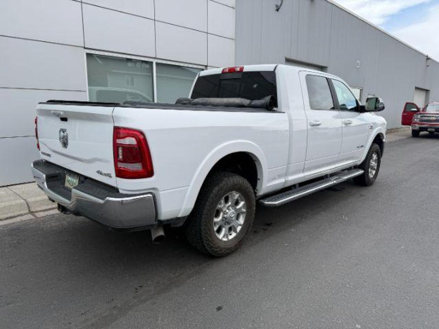 2022 Bright White Clearcoat /Black Ram 2500 LARAMIE (3C6UR5NL6NG) with an 6.7 engine, AUTOMATIC transmission, located at 1235 N Woodruff Ave., Idaho Falls, 83401, (208) 523-1053, 43.507172, -112.000488 - At Timberline Auto, finding a great deal on your next vehicle is always easy! Our experienced sales staff's goal is to help find you the right vehicle at the right price! Our knowledgeable finance department has options for almost any credit score. We offer extended service contract options to prote - Photo#5