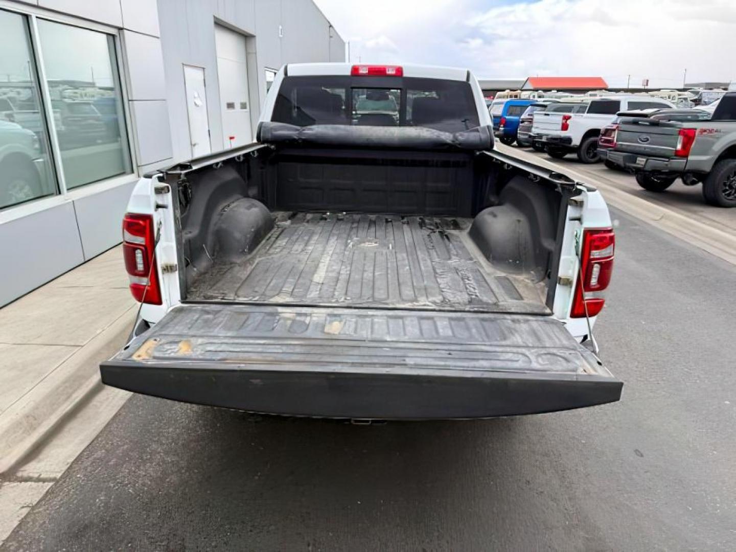 2022 Bright White Clearcoat /Black Ram 2500 (3C6UR5NL6NG) with an 67 engine, Automatic transmission, located at 1175 N Woodruff Ave, Idaho Falls, ID, 83401, 43.506901, -111.999657 - At Timberline Auto, finding a great deal on your next vehicle is always easy! Our experienced sales staff's goal is to help find you the right vehicle at the right price! Our knowledgeable finance department has options for almost any credit score. We offer extended service contract options to prote - Photo#4