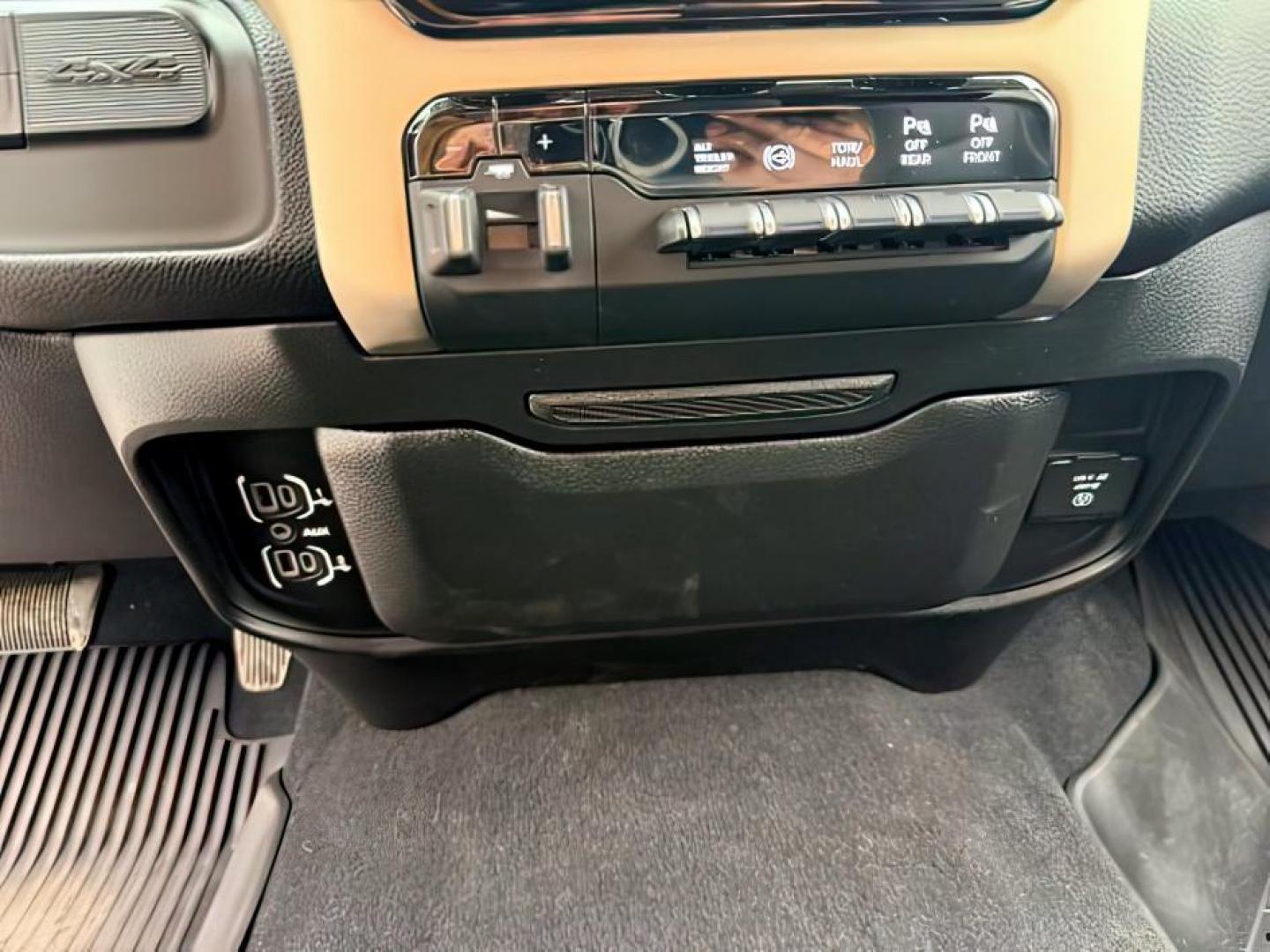 2022 Bright White Clearcoat /Black Ram 2500 (3C6UR5NL6NG) with an 67 engine, Automatic transmission, located at 1175 N Woodruff Ave, Idaho Falls, ID, 83401, 43.506901, -111.999657 - At Timberline Auto, finding a great deal on your next vehicle is always easy! Our experienced sales staff's goal is to help find you the right vehicle at the right price! Our knowledgeable finance department has options for almost any credit score. We offer extended service contract options to prote - Photo#15