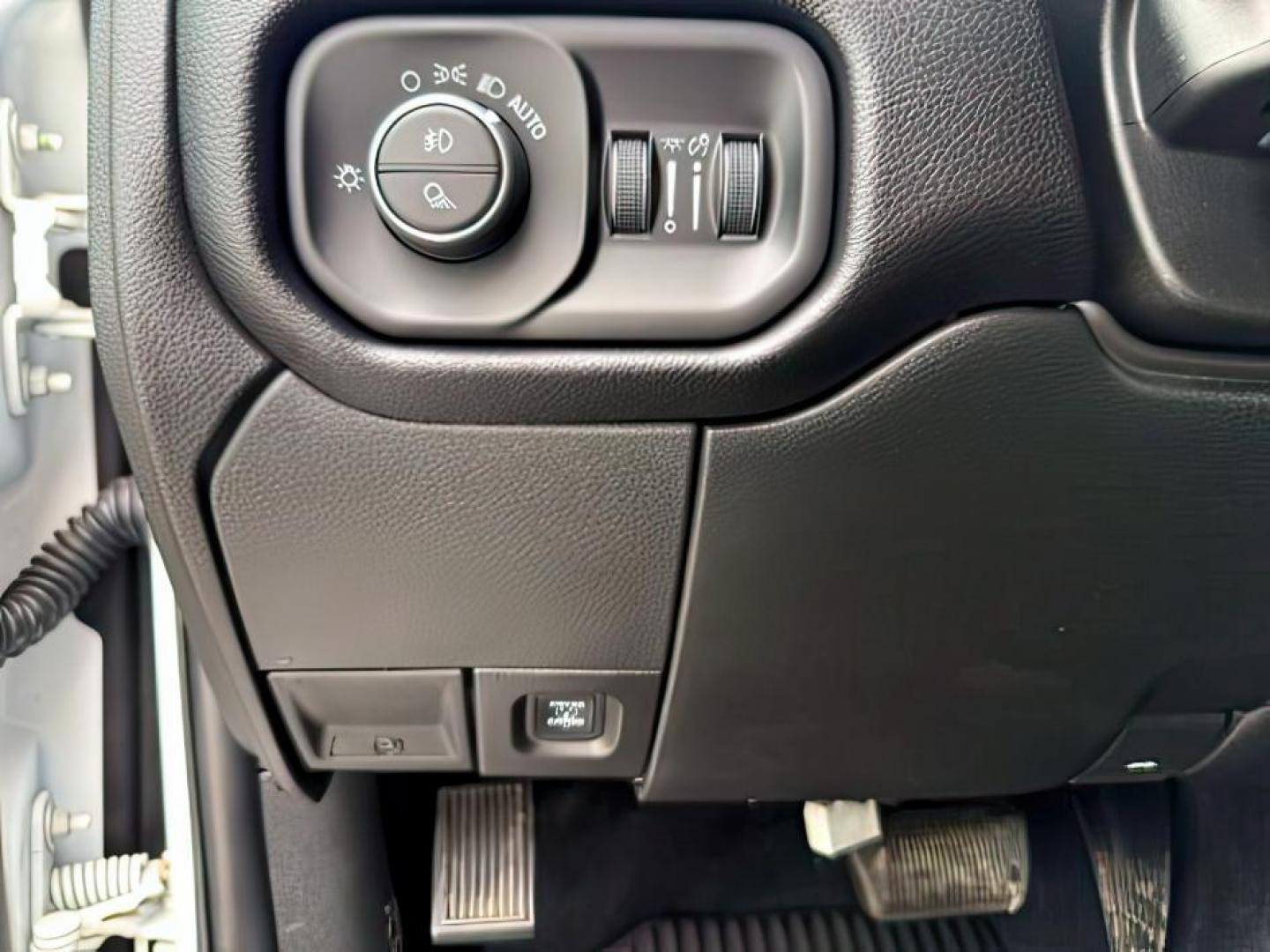 2022 Bright White Clearcoat /Black Ram 2500 (3C6UR5NL6NG) with an 67 engine, Automatic transmission, located at 1175 N Woodruff Ave, Idaho Falls, ID, 83401, 43.506901, -111.999657 - At Timberline Auto, finding a great deal on your next vehicle is always easy! Our experienced sales staff's goal is to help find you the right vehicle at the right price! Our knowledgeable finance department has options for almost any credit score. We offer extended service contract options to prote - Photo#17