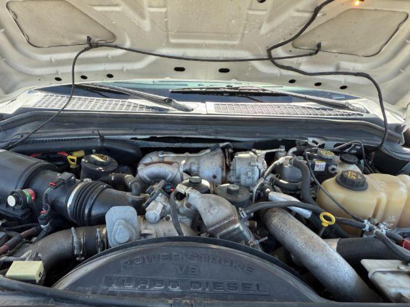 2010 Oxford White /Ebony Ford F-350 LARIAT (1FTWW3BR8AE) with an Powerstroke 6.4L V-8 diesel direct injection engine, AUTOMATIC transmission, located at 1235 N Woodruff Ave., Idaho Falls, 83401, (208) 523-1053, 43.507172, -112.000488 - At Timberline Auto, finding a great deal on your next vehicle is always easy! Our experienced sales staff's goal is to help find you the right vehicle at the right price! Our knowledgeable finance department has options for almost any credit score. We offer extended service contract options to prote - Photo#20