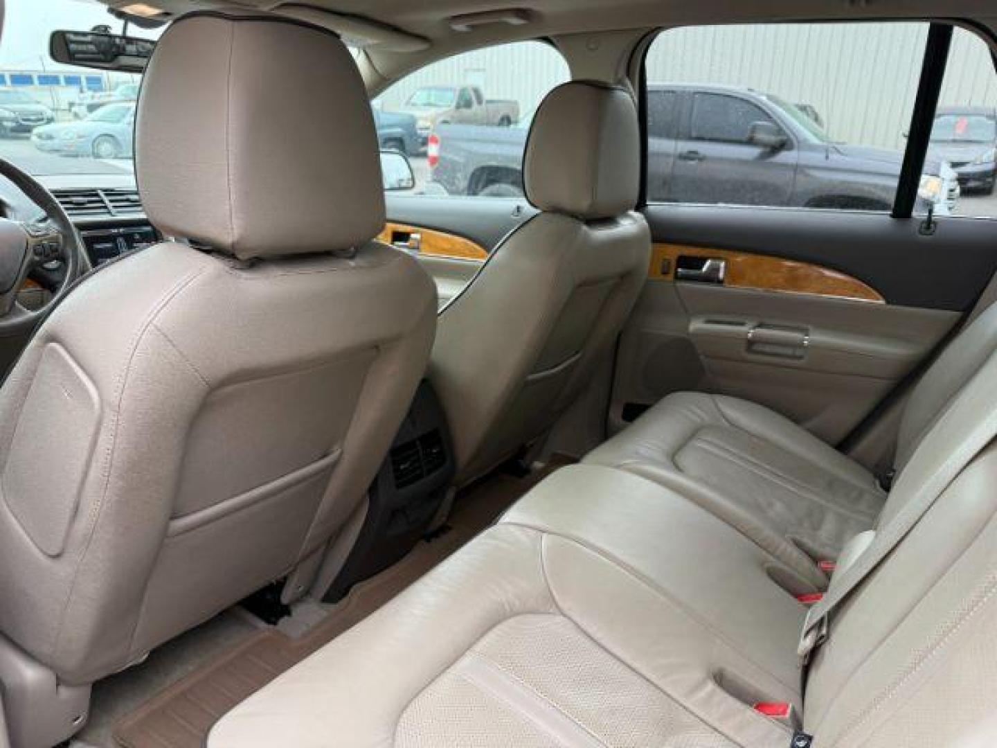 2014 BLACK /LEATHER Lincoln MKX BASE (2LMDJ8JK7EB) with an V6 engine, AUTOMATIC transmission, located at 1235 N Woodruff Ave., Idaho Falls, 83401, (208) 523-1053, 43.507172, -112.000488 - At Timberline Auto, finding a great deal on your next vehicle is always easy! Our experienced sales staff's goal is to help find you the right vehicle at the right price! Our knowledgeable finance department has options for almost any credit score. We offer extended service contract options to prote - Photo#16
