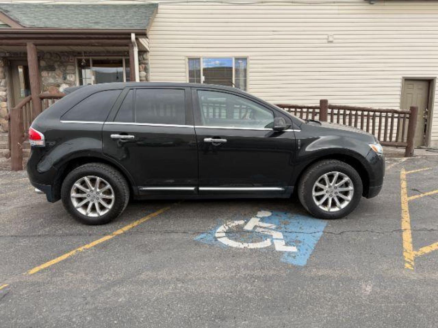 2014 BLACK /LEATHER Lincoln MKX BASE (2LMDJ8JK7EB) with an V6 engine, AUTOMATIC transmission, located at 1235 N Woodruff Ave., Idaho Falls, 83401, (208) 523-1053, 43.507172, -112.000488 - At Timberline Auto, finding a great deal on your next vehicle is always easy! Our experienced sales staff's goal is to help find you the right vehicle at the right price! Our knowledgeable finance department has options for almost any credit score. We offer extended service contract options to prote - Photo#5