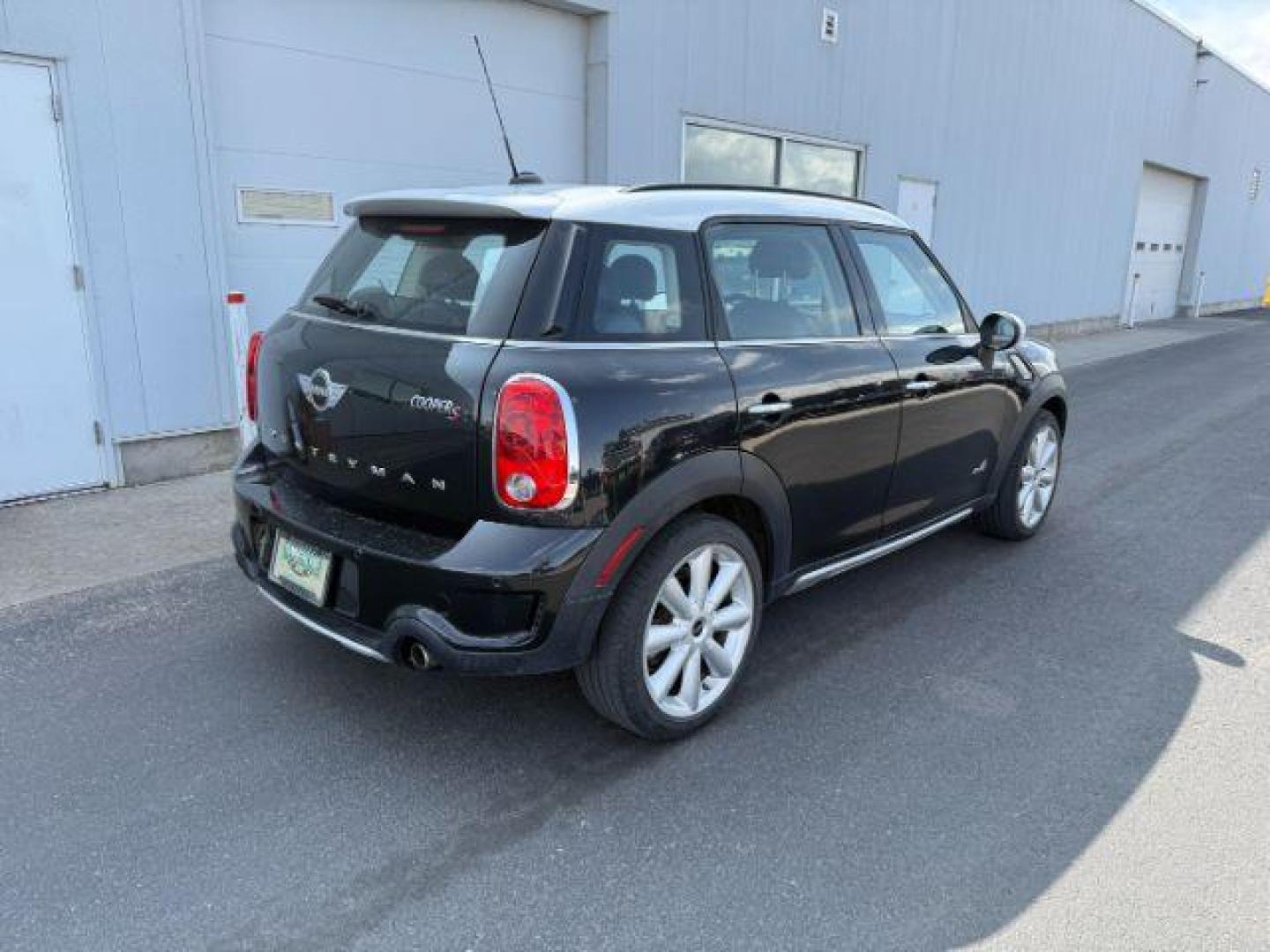 2015 Black Sport Stripes /Carbon Black MINI Countryman Cooper S (WMWZC5C56FW) with an 1.6L I-4 gasoline direct injection engine, AUTOMATIC transmission, located at 1235 N Woodruff Ave., Idaho Falls, 83401, (208) 523-1053, 43.507172, -112.000488 - At Timberline Auto, finding a great deal on your next vehicle is always easy! Our experienced sales staff's goal is to help find you the right vehicle at the right price! Our knowledgeable finance department has options for almost any credit score. We offer extended service contract options to prote - Photo#3