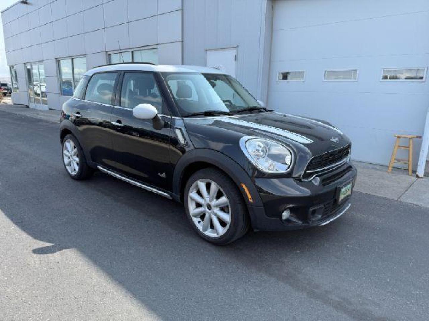 2015 Black Sport Stripes /Carbon Black MINI Countryman Cooper S (WMWZC5C56FW) with an 1.6L I-4 gasoline direct injection engine, AUTOMATIC transmission, located at 1235 N Woodruff Ave., Idaho Falls, 83401, (208) 523-1053, 43.507172, -112.000488 - At Timberline Auto, finding a great deal on your next vehicle is always easy! Our experienced sales staff's goal is to help find you the right vehicle at the right price! Our knowledgeable finance department has options for almost any credit score. We offer extended service contract options to prote - Photo#5