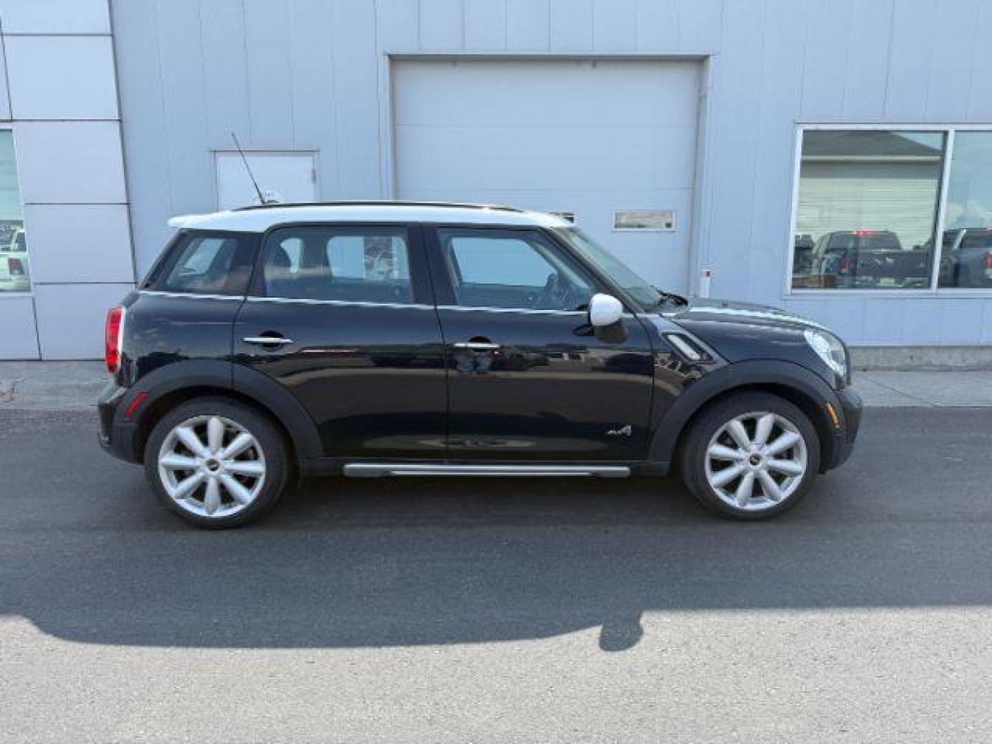 2015 Black Sport Stripes /Carbon Black MINI Countryman Cooper S (WMWZC5C56FW) with an 1.6L I-4 gasoline direct injection engine, AUTOMATIC transmission, located at 1235 N Woodruff Ave., Idaho Falls, 83401, (208) 523-1053, 43.507172, -112.000488 - At Timberline Auto, finding a great deal on your next vehicle is always easy! Our experienced sales staff's goal is to help find you the right vehicle at the right price! Our knowledgeable finance department has options for almost any credit score. We offer extended service contract options to prote - Photo#4