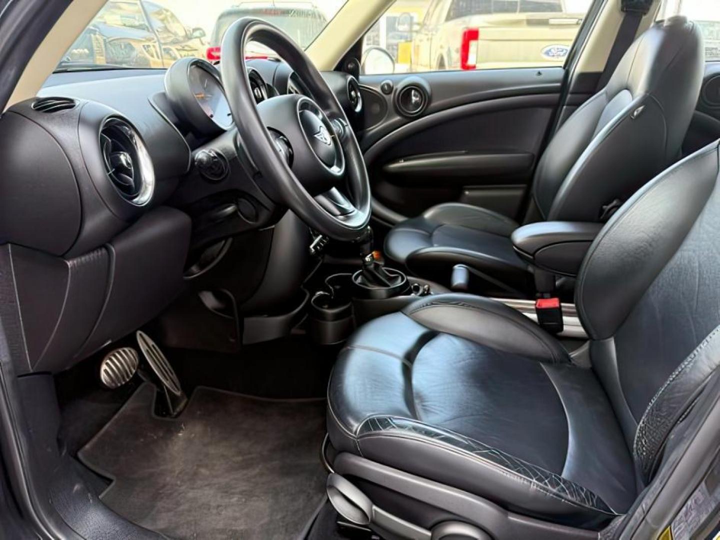 2015 Black Sport Stripes /Carbon Black Mini Countryman (WMWZC5C56FW) with an 16L I-4 gasoline direct injection engine, Automatic transmission, located at 1175 N Woodruff Ave, Idaho Falls, ID, 83401, 43.506901, -111.999657 - At Timberline Auto, finding a great deal on your next vehicle is always easy! Our experienced sales staff's goal is to help find you the right vehicle at the right price! Our knowledgeable finance department has options for almost any credit score. We offer extended service contract options to prote - Photo#8